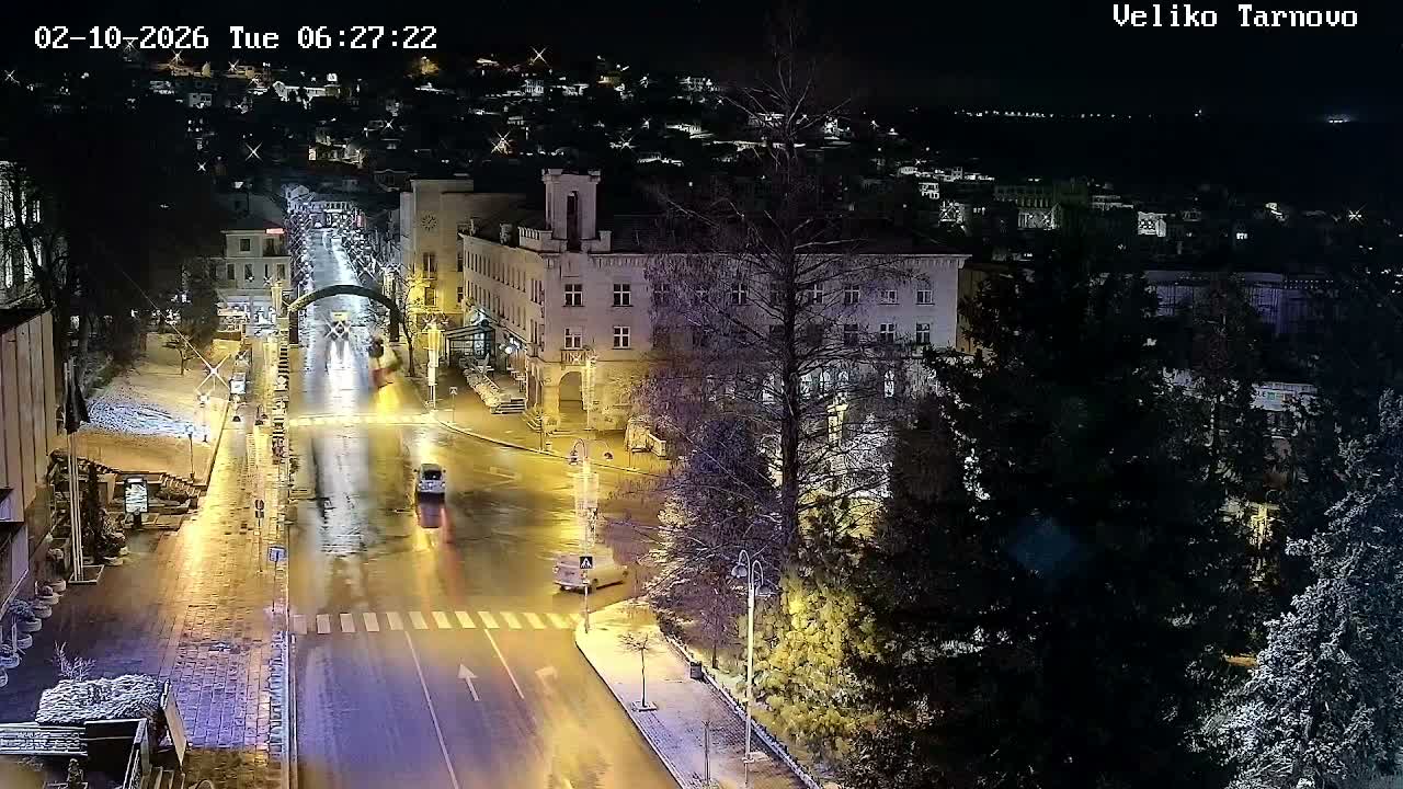 Tarnovo Center ( Търново Център, ул. Улица Христо Ботев / Разклон ул. Васил Левски, Велико Търново) Ulitsa Hristo Botev Street /Vasil Levski Street Junction, Veliko Tarnovo Live Cam - Veliko Tarnovo Center, Obshtina Veliko Tarnovo, Veliko Tarnovo, Bulgaria