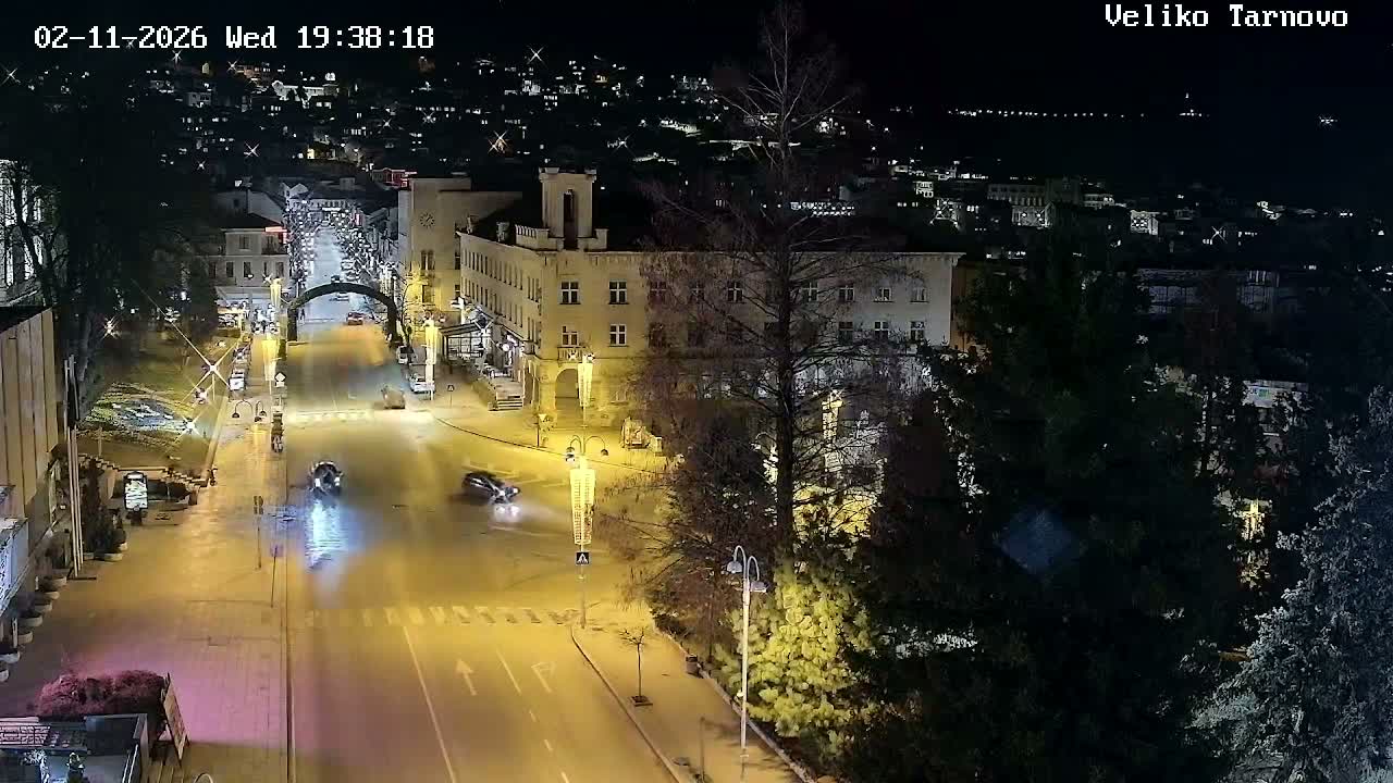 Tarnovo Center ( Търново Център, ул. Улица Христо Ботев / Разклон ул. Васил Левски, Велико Търново) Ulitsa Hristo Botev Street /Vasil Levski Street Junction, Veliko Tarnovo Live Cam - Veliko Tarnovo Center, Obshtina Veliko Tarnovo, Veliko Tarnovo, Bulgaria