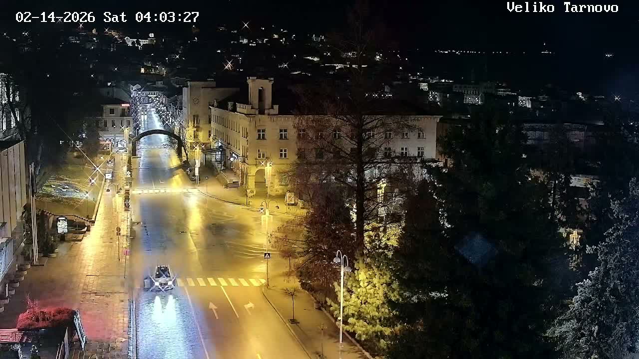 Tarnovo Center ( Търново Център, ул. Улица Христо Ботев / Разклон ул. Васил Левски, Велико Търново) Ulitsa Hristo Botev Street /Vasil Levski Street Junction, Veliko Tarnovo Live Cam - Veliko Tarnovo Center, Obshtina Veliko Tarnovo, Veliko Tarnovo, Bulgaria