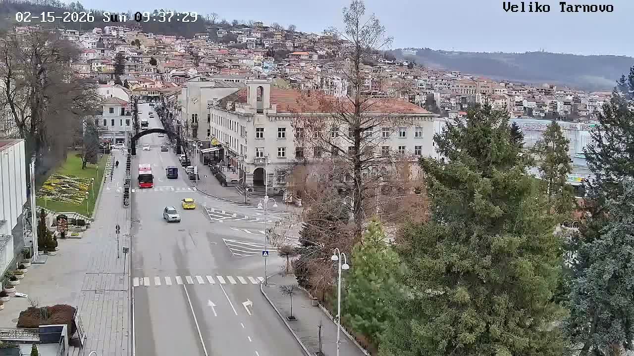 Tarnovo Center ( Търново Център, ул. Улица Христо Ботев / Разклон ул. Васил Левски, Велико Търново) Ulitsa Hristo Botev Street /Vasil Levski Street Junction, Veliko Tarnovo Live Cam - Veliko Tarnovo Center, Obshtina Veliko Tarnovo, Veliko Tarnovo, Bulgaria