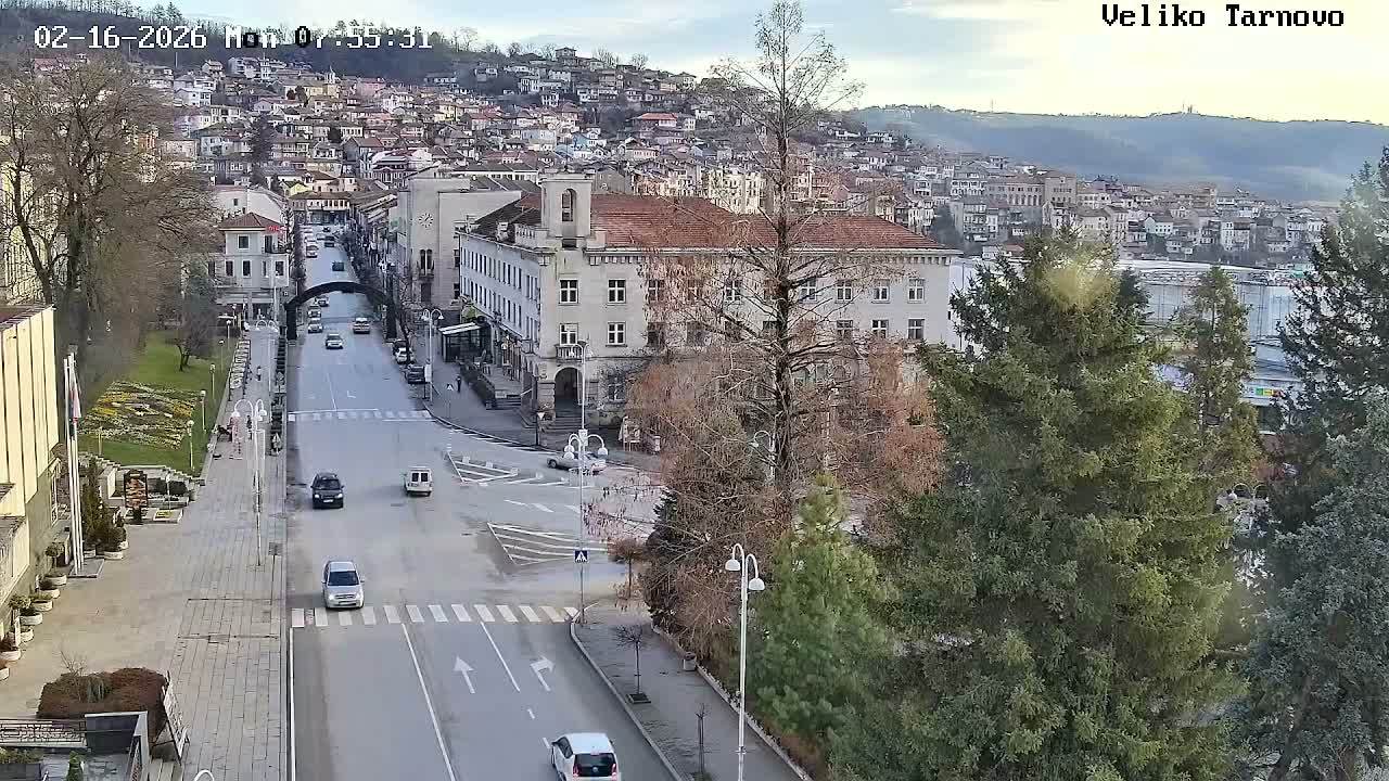 Tarnovo Center ( Търново Център, ул. Улица Христо Ботев / Разклон ул. Васил Левски, Велико Търново) Ulitsa Hristo Botev Street /Vasil Levski Street Junction, Veliko Tarnovo Live Cam - Veliko Tarnovo Center, Obshtina Veliko Tarnovo, Veliko Tarnovo, Bulgaria
