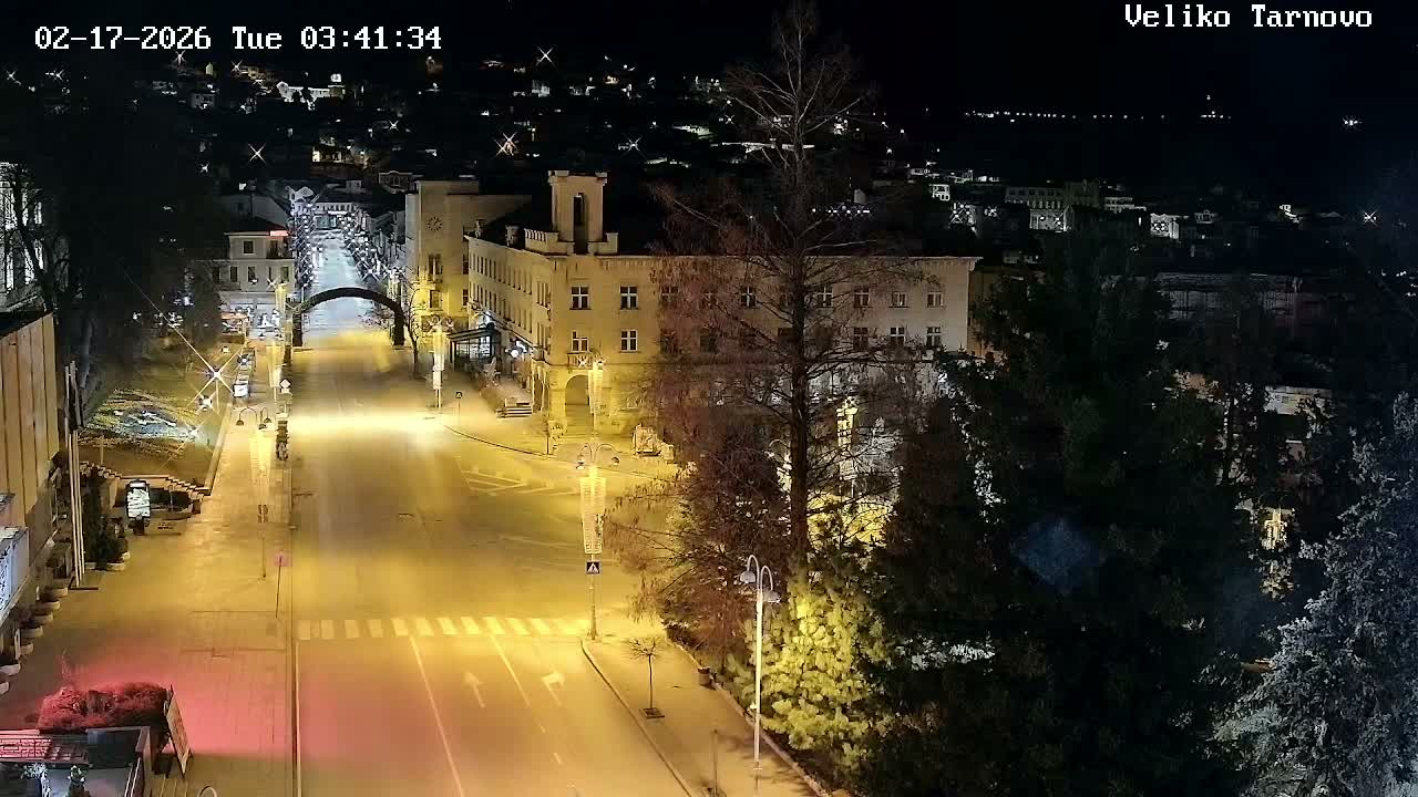 Tarnovo Center ( Търново Център, ул. Улица Христо Ботев / Разклон ул. Васил Левски, Велико Търново) Ulitsa Hristo Botev Street /Vasil Levski Street Junction, Veliko Tarnovo Live Cam - Veliko Tarnovo Center, Obshtina Veliko Tarnovo, Veliko Tarnovo, Bulgaria