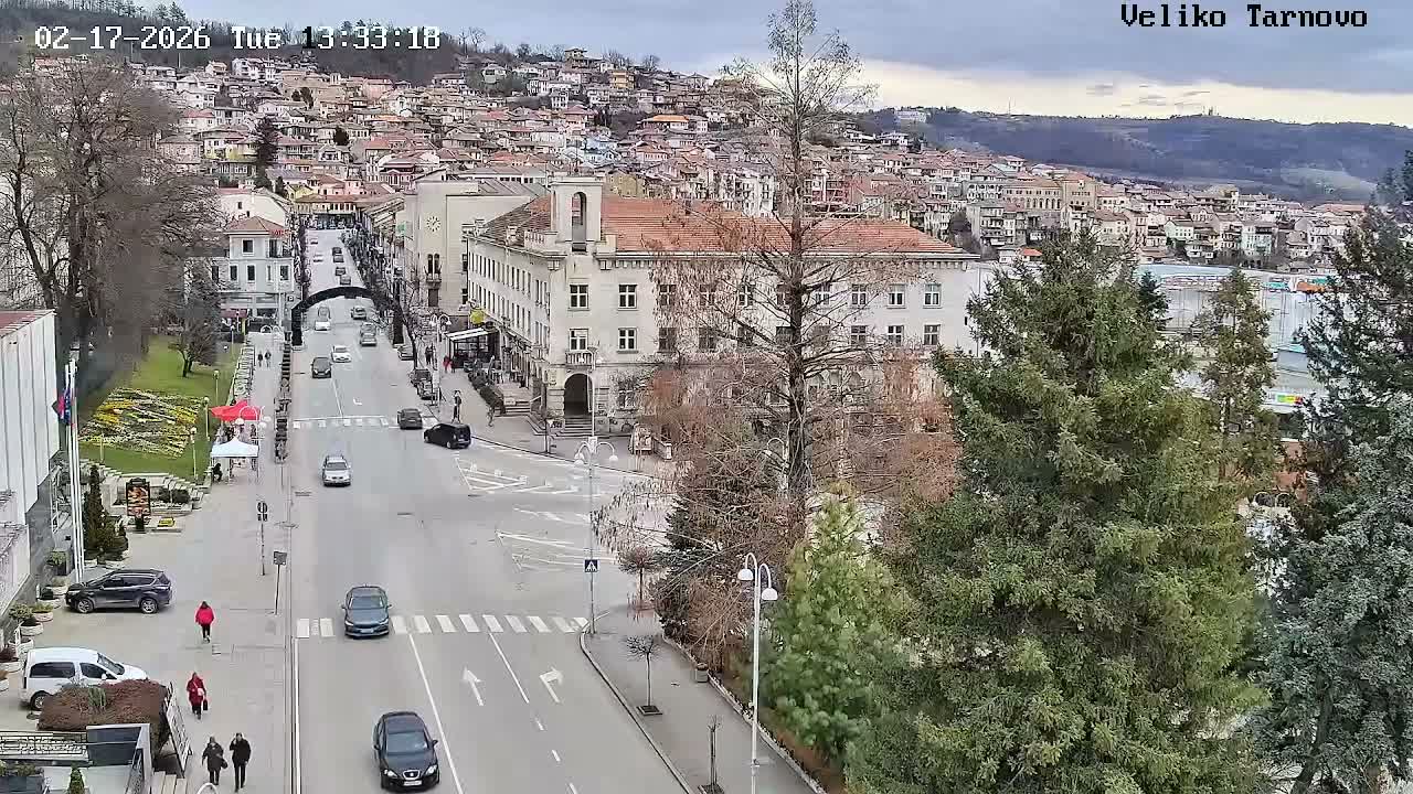 Tarnovo Center ( Търново Център, ул. Улица Христо Ботев / Разклон ул. Васил Левски, Велико Търново) Ulitsa Hristo Botev Street /Vasil Levski Street Junction, Veliko Tarnovo Live Cam - Veliko Tarnovo Center, Obshtina Veliko Tarnovo, Veliko Tarnovo, Bulgaria