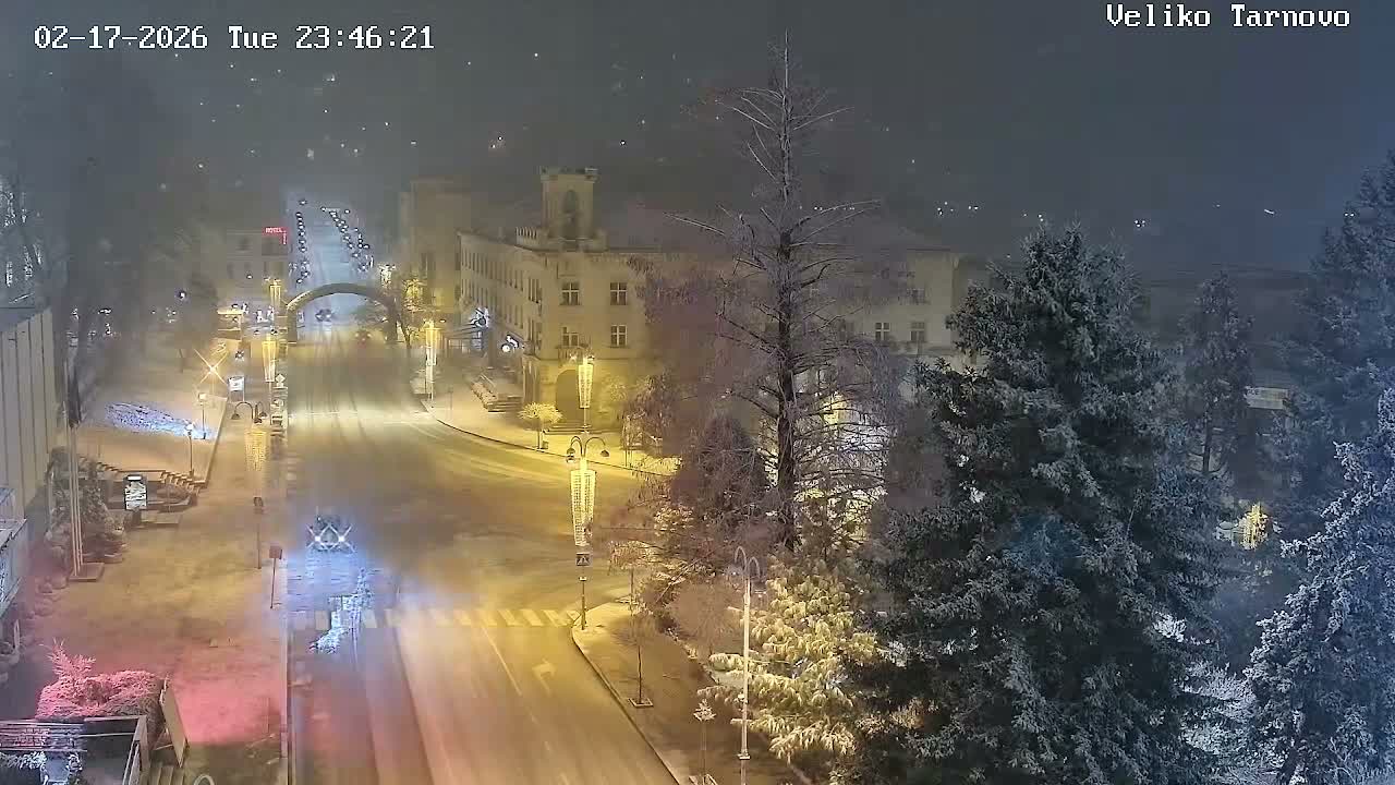 Tarnovo Center ( Търново Център, ул. Улица Христо Ботев / Разклон ул. Васил Левски, Велико Търново) Ulitsa Hristo Botev Street /Vasil Levski Street Junction, Veliko Tarnovo Live Cam - Veliko Tarnovo Center, Obshtina Veliko Tarnovo, Veliko Tarnovo, Bulgaria