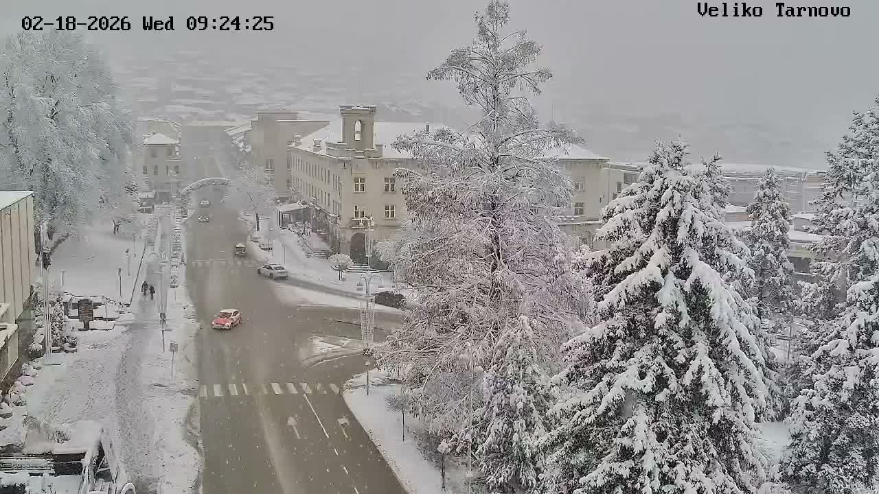 Tarnovo Center ( Търново Център, ул. Улица Христо Ботев / Разклон ул. Васил Левски, Велико Търново) Ulitsa Hristo Botev Street /Vasil Levski Street Junction, Veliko Tarnovo Live Cam - Veliko Tarnovo Center, Obshtina Veliko Tarnovo, Veliko Tarnovo, Bulgaria