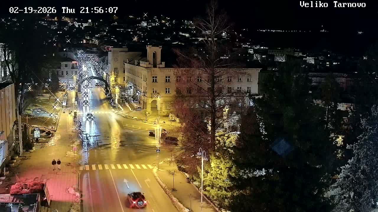 Tarnovo Center ( Търново Център, ул. Улица Христо Ботев / Разклон ул. Васил Левски, Велико Търново) Ulitsa Hristo Botev Street /Vasil Levski Street Junction, Veliko Tarnovo Live Cam - Veliko Tarnovo Center, Obshtina Veliko Tarnovo, Veliko Tarnovo, Bulgaria