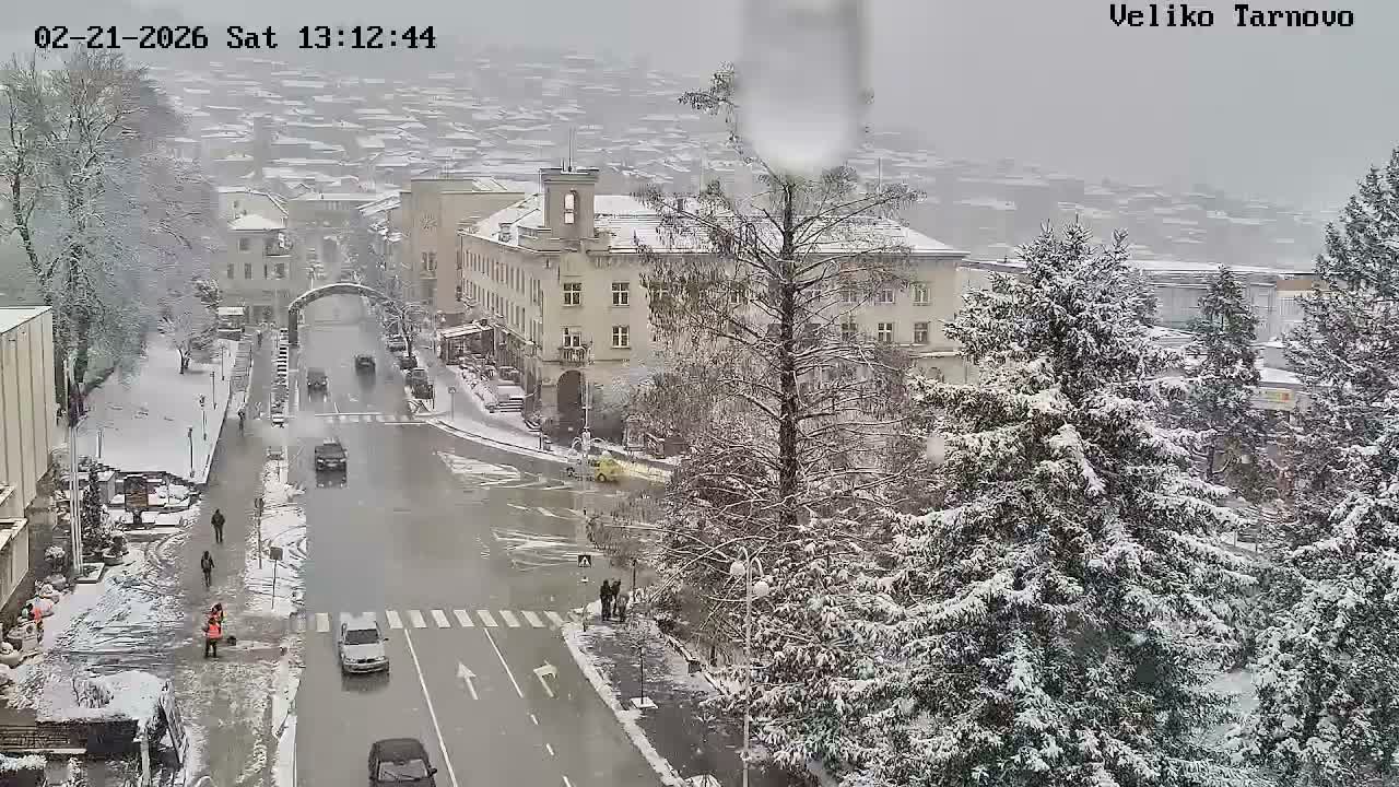 Tarnovo Center ( Търново Център, ул. Улица Христо Ботев / Разклон ул. Васил Левски, Велико Търново) Ulitsa Hristo Botev Street /Vasil Levski Street Junction, Veliko Tarnovo Live Cam - Veliko Tarnovo Center, Obshtina Veliko Tarnovo, Veliko Tarnovo, Bulgaria