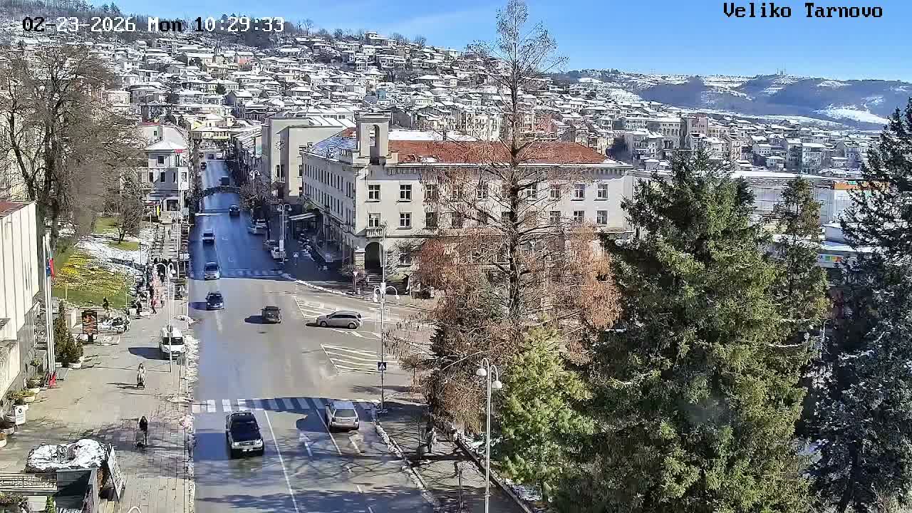 Tarnovo Center ( Търново Център, ул. Улица Христо Ботев / Разклон ул. Васил Левски, Велико Търново) Ulitsa Hristo Botev Street /Vasil Levski Street Junction, Veliko Tarnovo Live Cam - Veliko Tarnovo Center, Obshtina Veliko Tarnovo, Veliko Tarnovo, Bulgaria