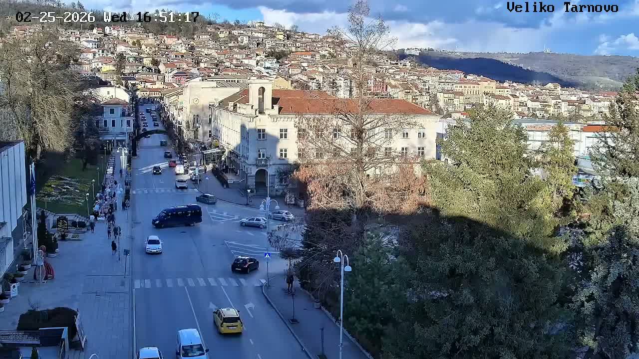 Tarnovo Center ( Търново Център, ул. Улица Христо Ботев / Разклон ул. Васил Левски, Велико Търново) Ulitsa Hristo Botev Street /Vasil Levski Street Junction, Veliko Tarnovo Live Cam - Veliko Tarnovo Center, Obshtina Veliko Tarnovo, Veliko Tarnovo, Bulgaria
