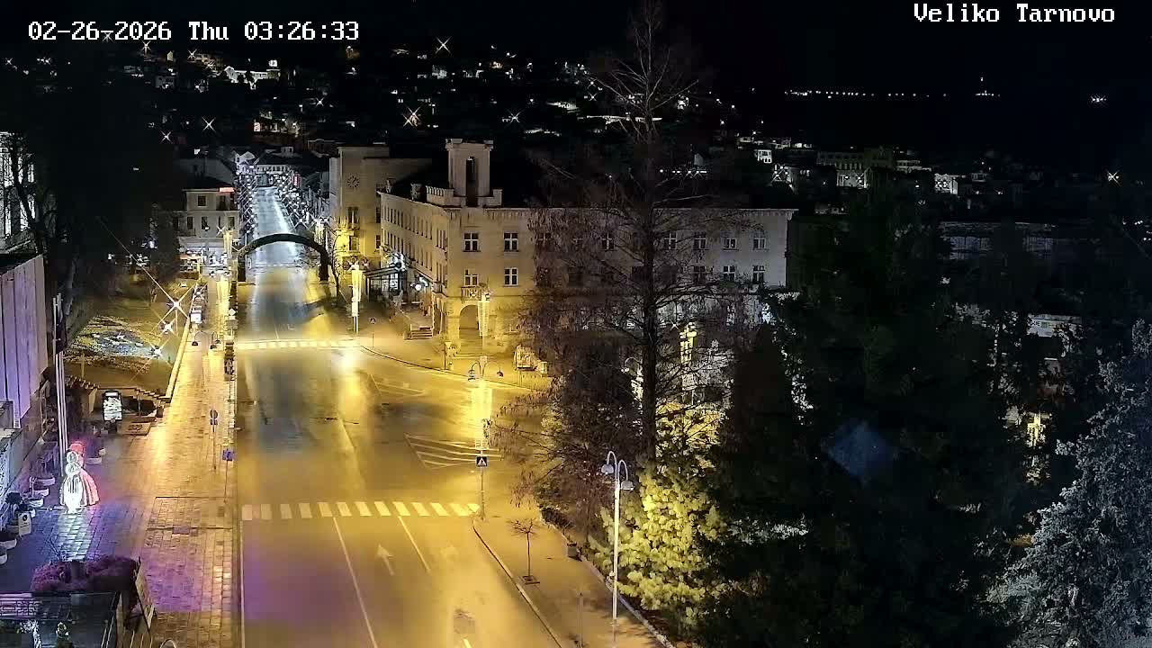 Tarnovo Center ( Търново Център, ул. Улица Христо Ботев / Разклон ул. Васил Левски, Велико Търново) Ulitsa Hristo Botev Street /Vasil Levski Street Junction, Veliko Tarnovo Live Cam - Veliko Tarnovo Center, Obshtina Veliko Tarnovo, Veliko Tarnovo, Bulgaria