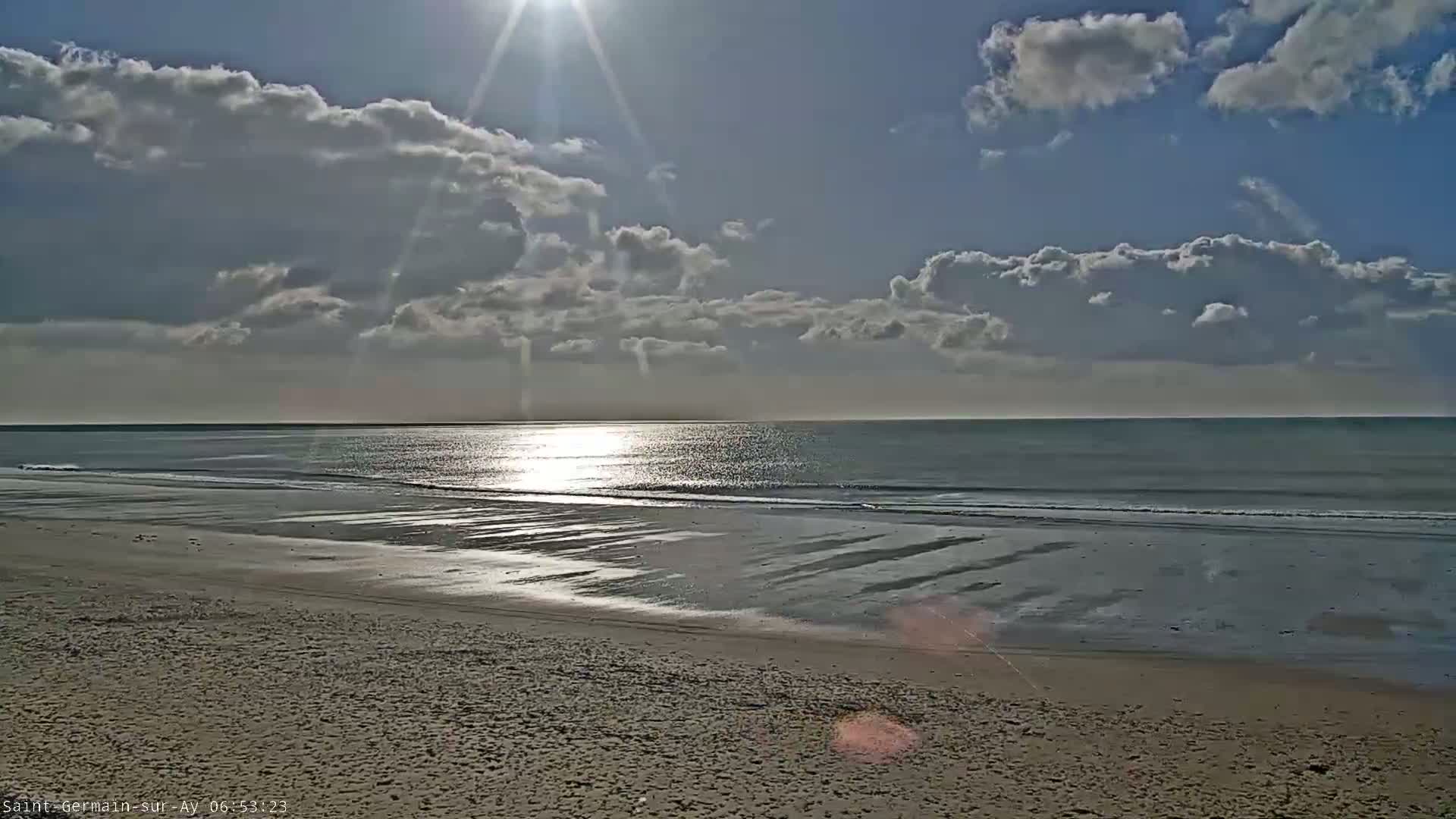 Plage de Saint-Germain-sur-Ay Beach Live Cam - Coutances, Manche, Normandie, France