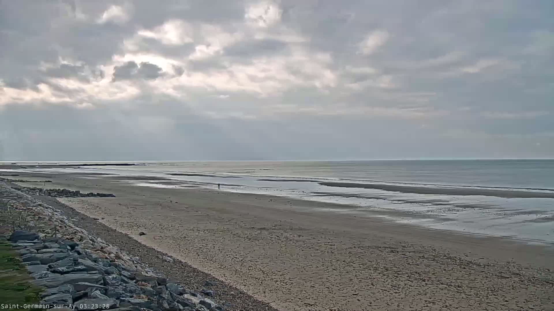 Plage de Saint-Germain-sur-Ay Beach Live Cam - Coutances, Manche, Normandie, France