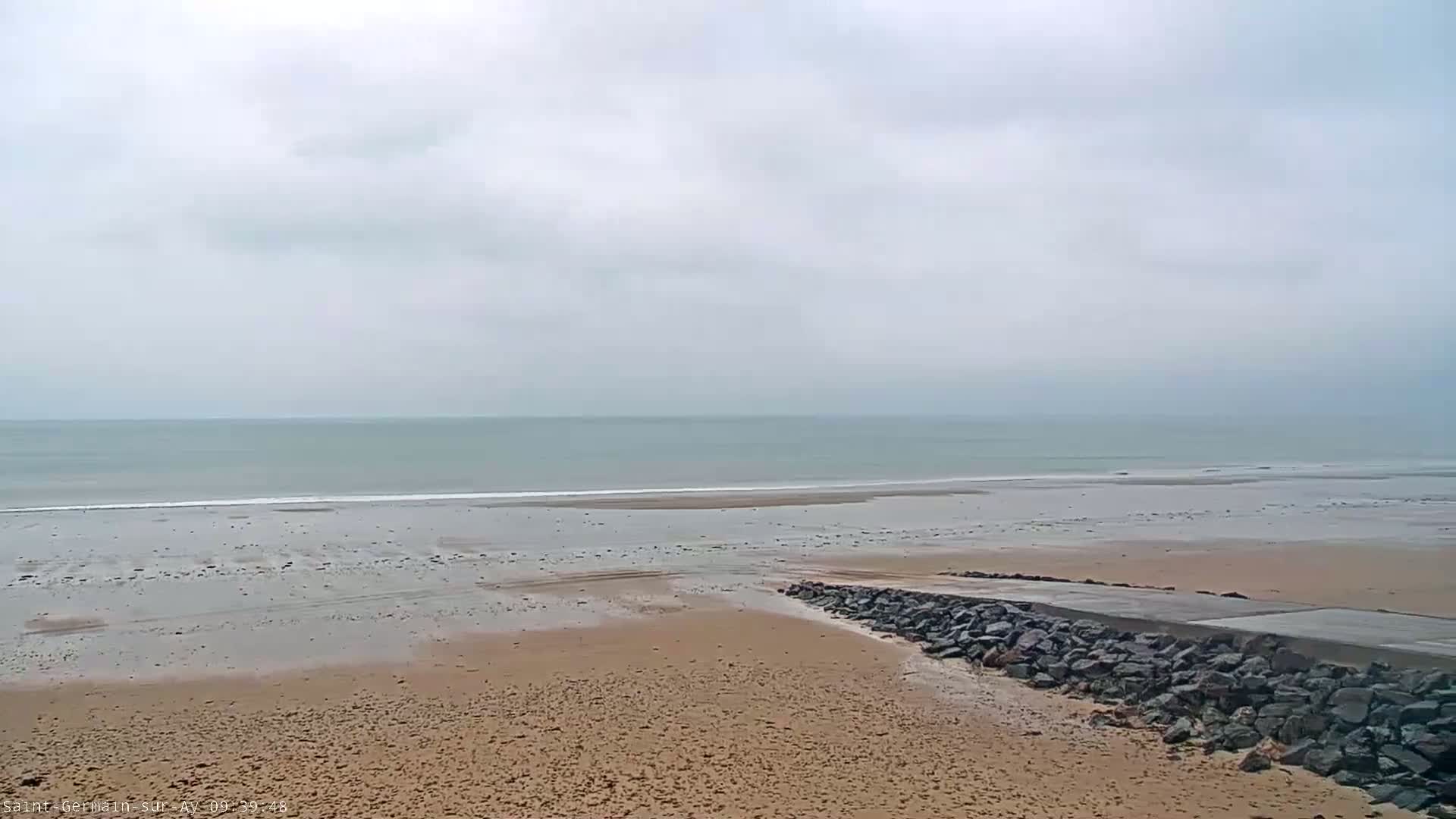 Plage de Saint-Germain-sur-Ay Beach Live Cam - Coutances, Manche, Normandie, France