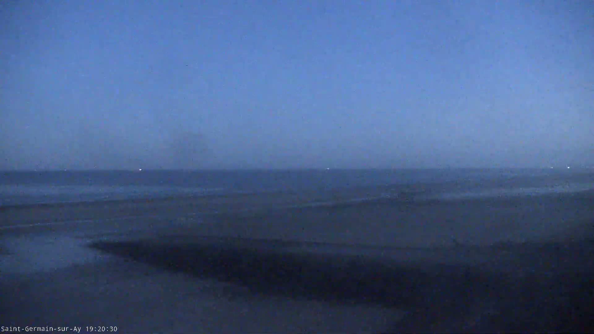 Plage de Saint-Germain-sur-Ay Beach Live Cam - Coutances, Manche, Normandie, France