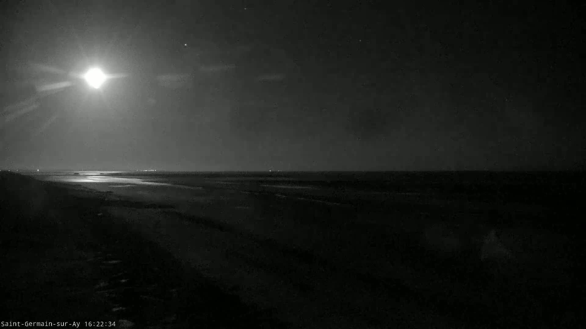 Plage de Saint-Germain-sur-Ay Beach Live Cam - Coutances, Manche, Normandie, France