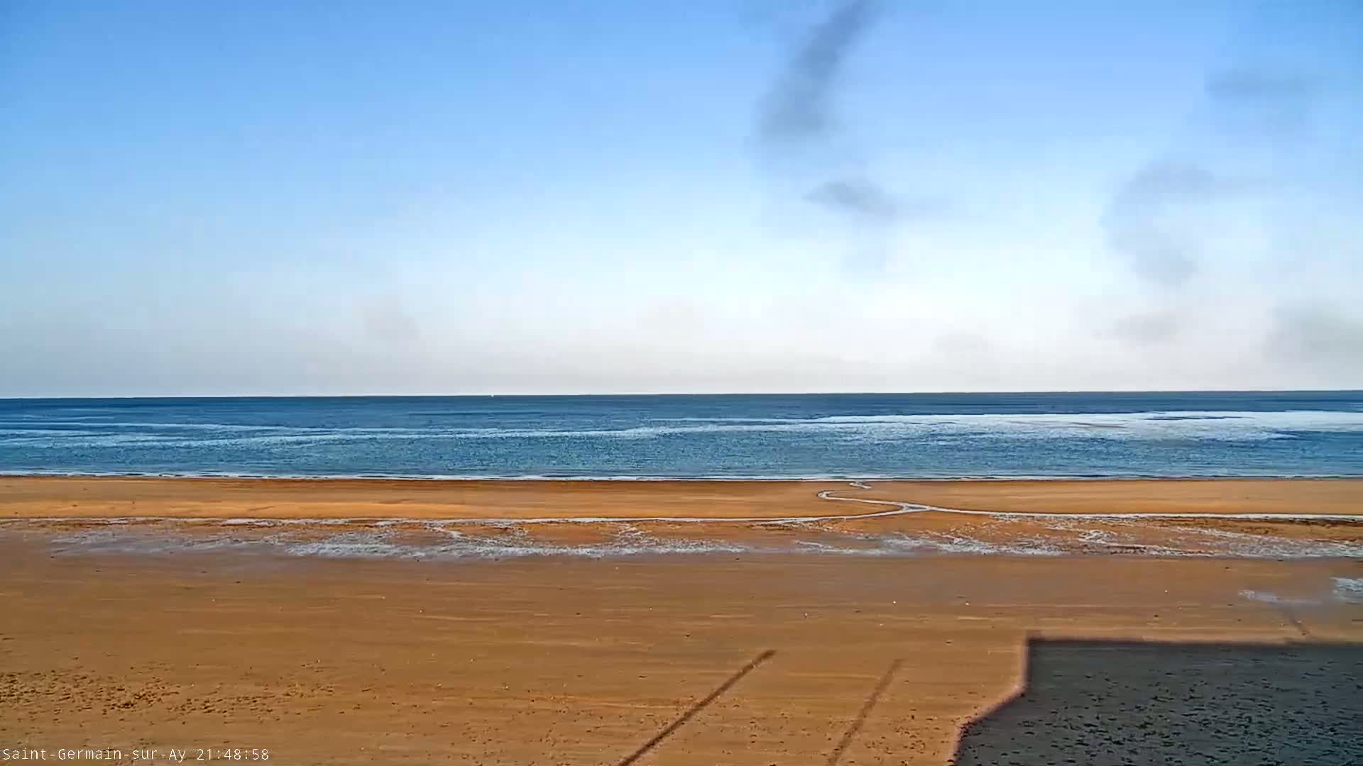 Plage de Saint-Germain-sur-Ay Beach Live Cam - Coutances, Manche, Normandie, France