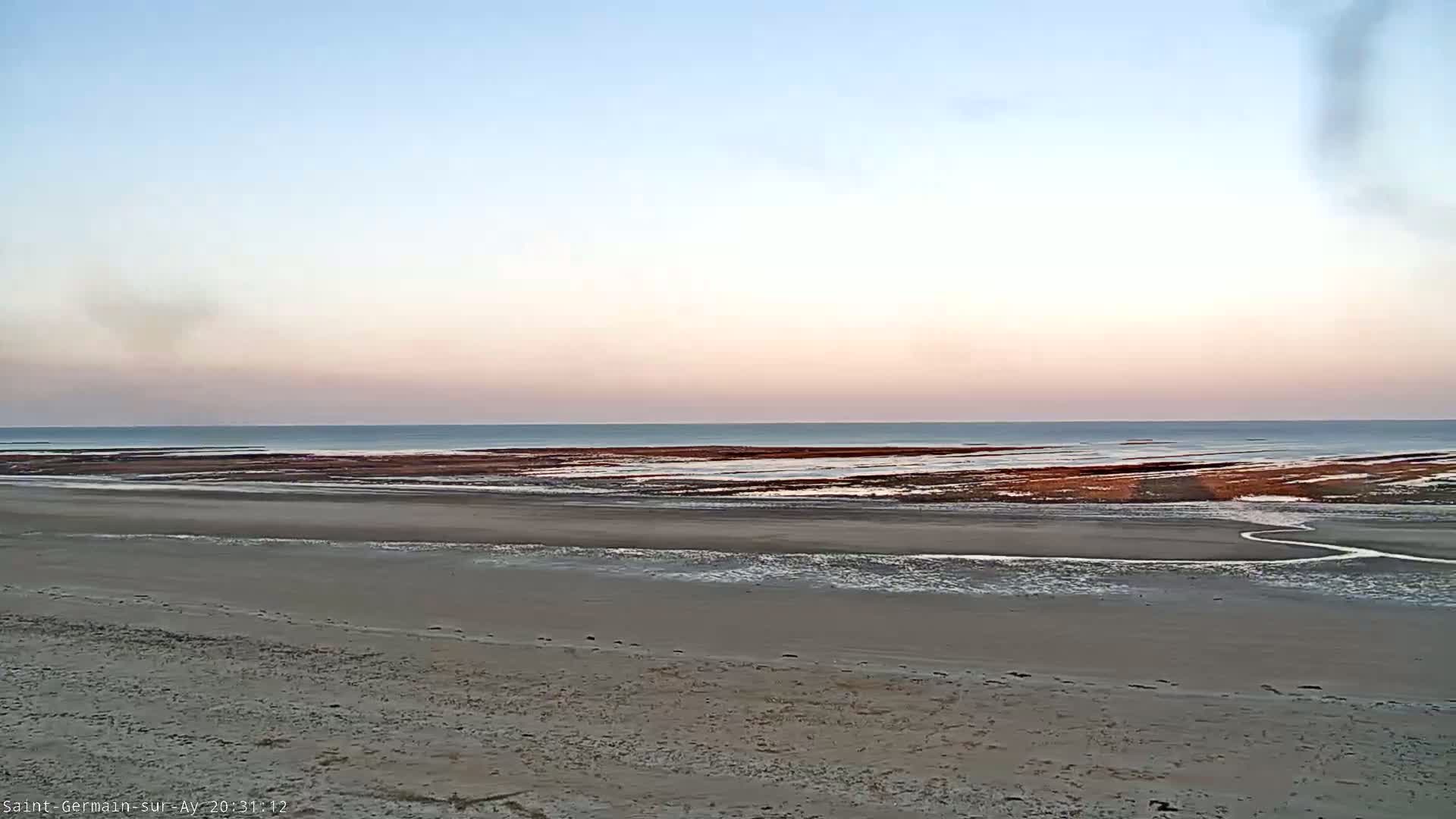 Plage de Saint-Germain-sur-Ay Beach Live Cam - Coutances, Manche, Normandie, France