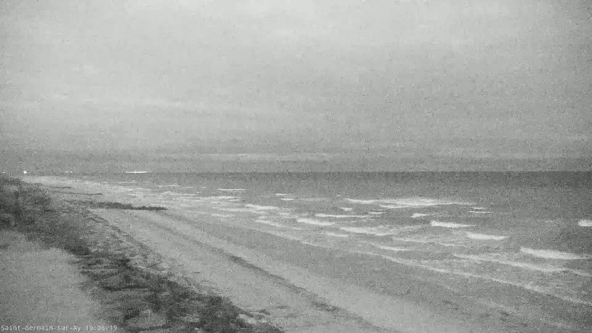 Plage de Saint-Germain-sur-Ay Beach Live Cam - Coutances, Manche, Normandie, France