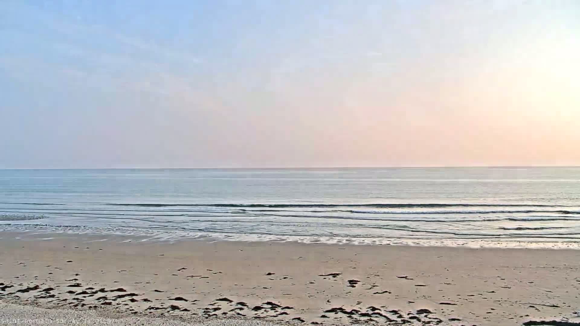 Plage de Saint-Germain-sur-Ay Beach Live Cam - Coutances, Manche, Normandie, France