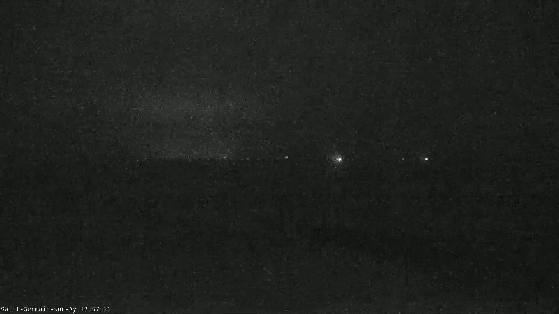 Plage de Saint-Germain-sur-Ay Beach Live Cam - Coutances, Manche, Normandie, France