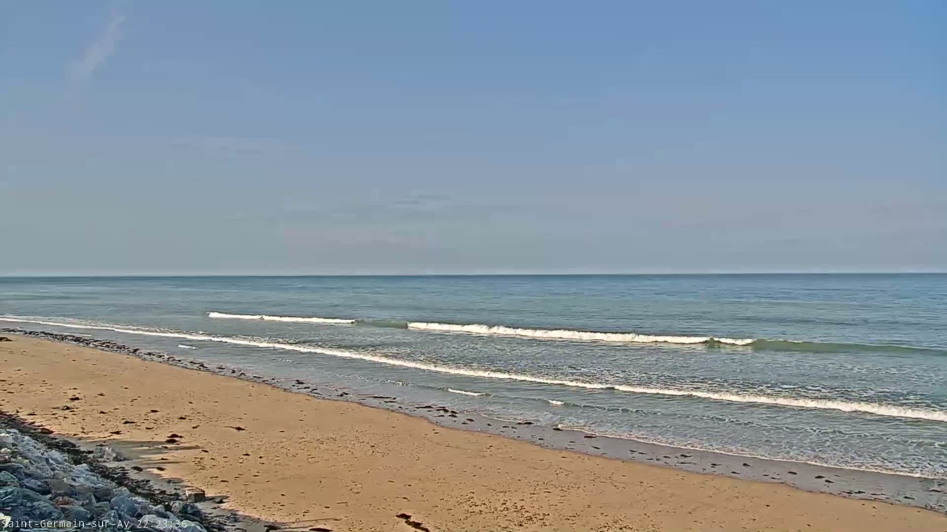 Plage de Saint-Germain-sur-Ay Beach Live Cam - Coutances, Manche, Normandie, France