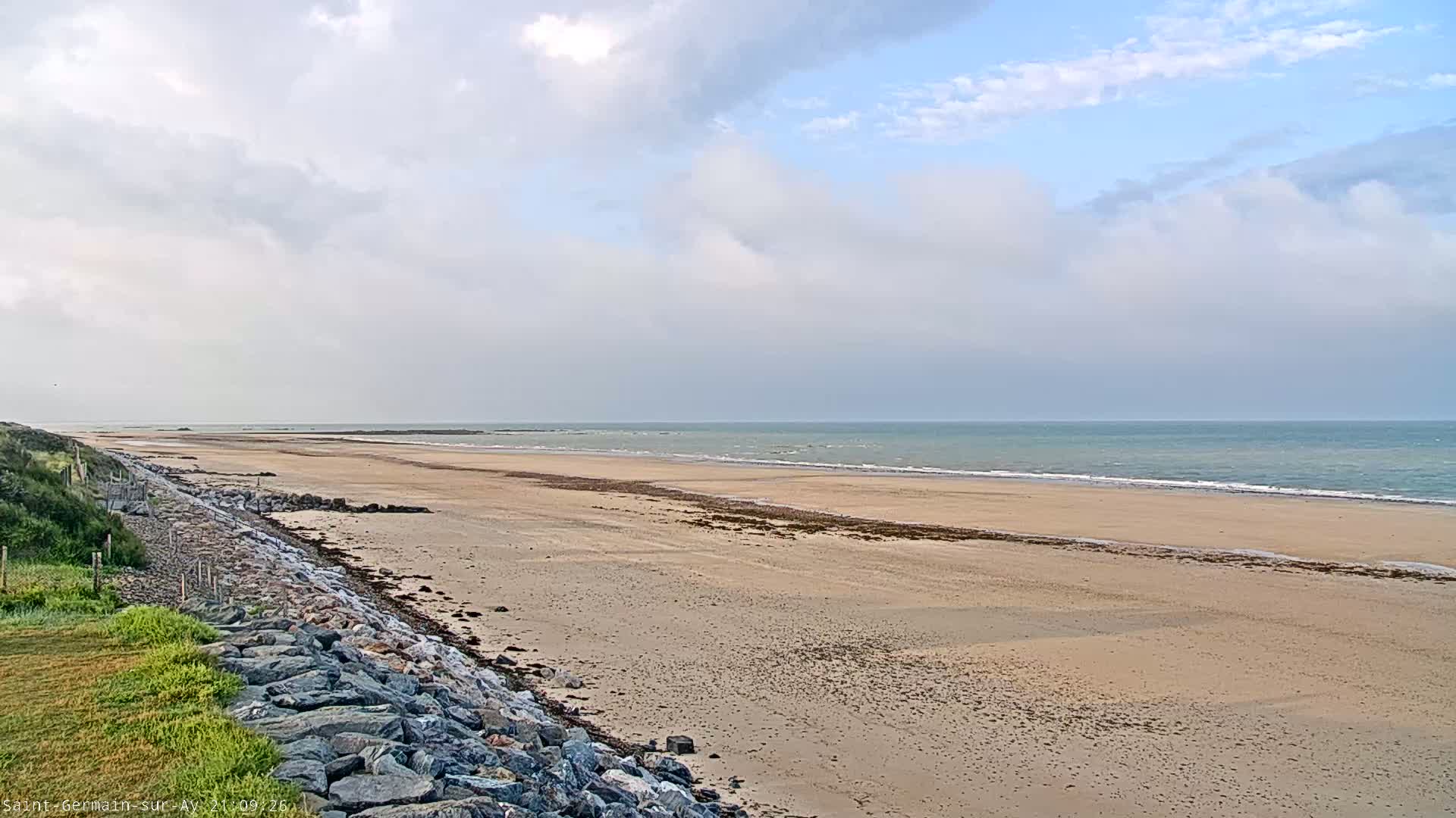 Plage de Saint-Germain-sur-Ay Beach Live Cam - Coutances, Manche, Normandie, France