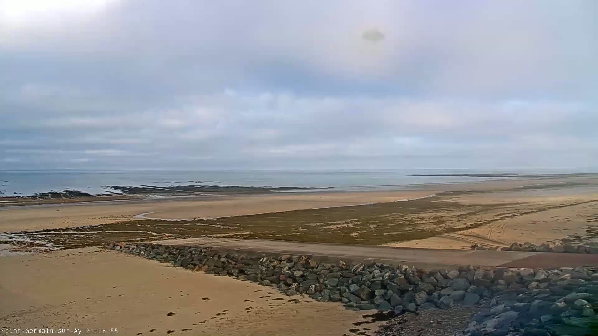 Plage de Saint-Germain-sur-Ay Beach Live Cam - Coutances, Manche, Normandie, France