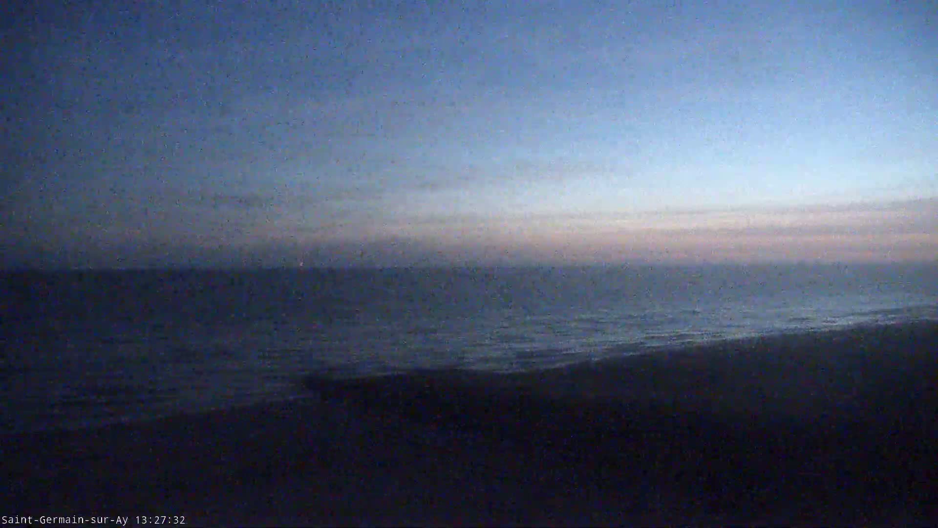 Plage de Saint-Germain-sur-Ay Beach Live Cam - Coutances, Manche, Normandie, France