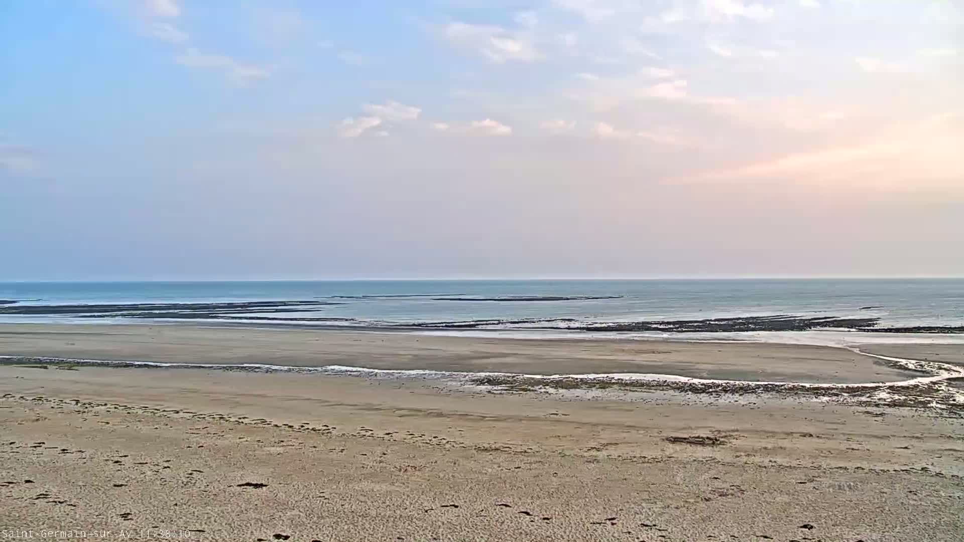 Plage de Saint-Germain-sur-Ay Beach Live Cam - Coutances, Manche, Normandie, France