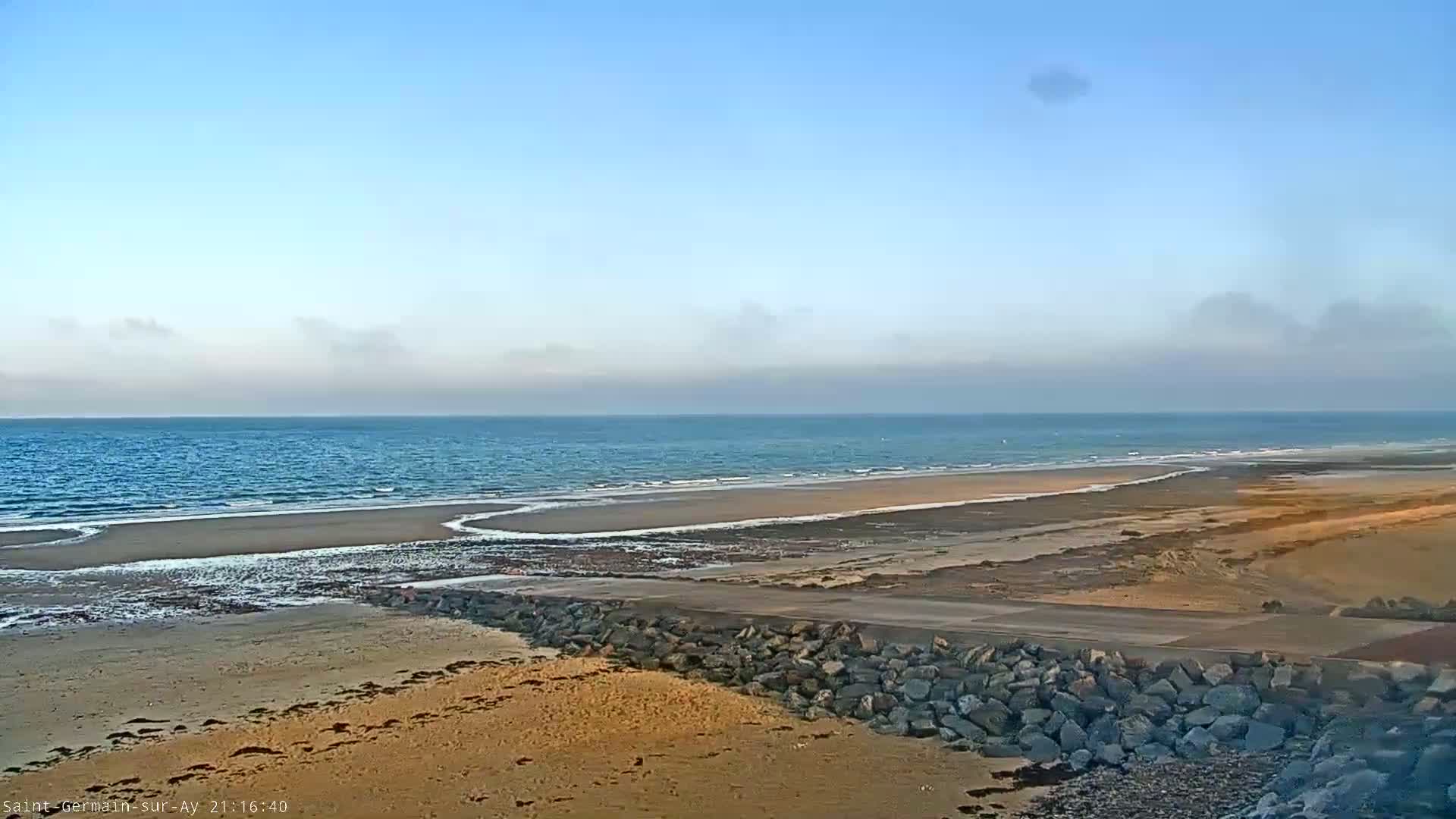 Plage de Saint-Germain-sur-Ay Beach Live Cam - Coutances, Manche, Normandie, France