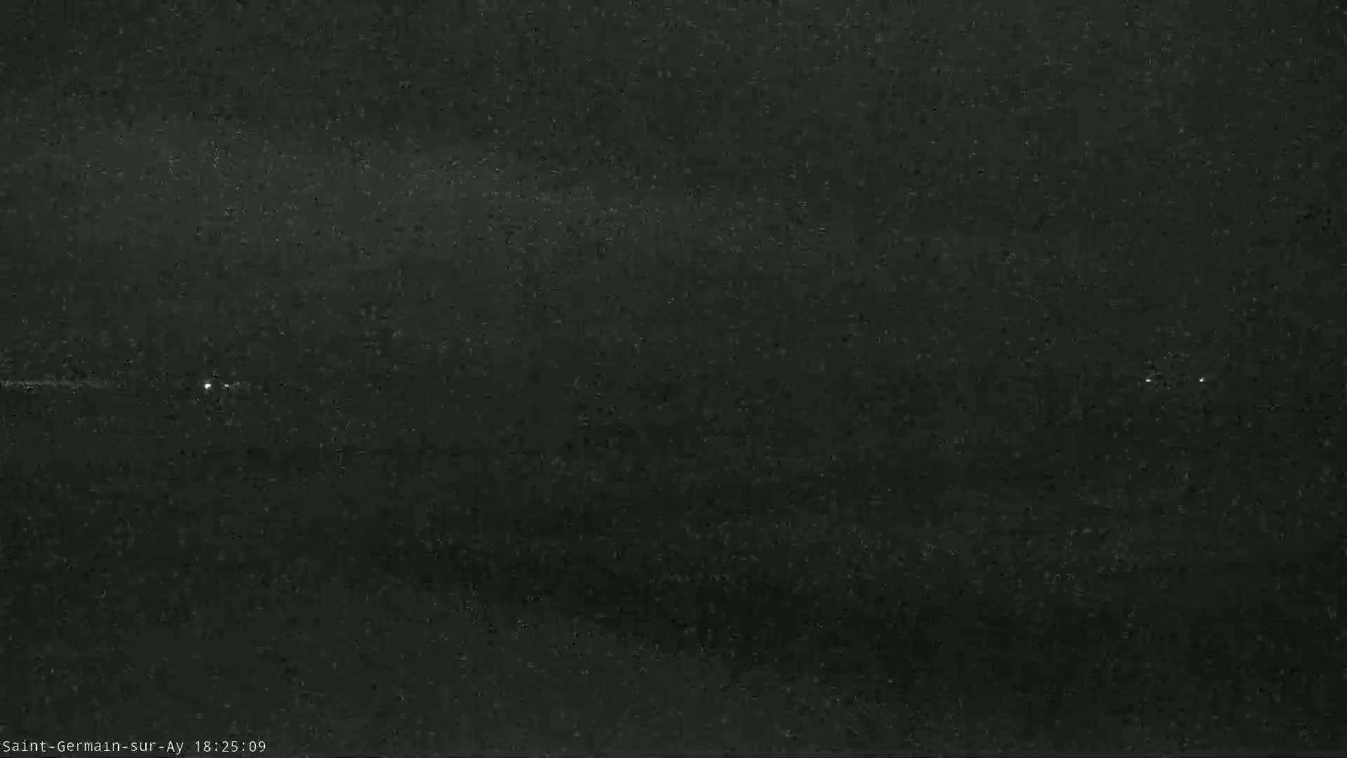 Plage de Saint-Germain-sur-Ay Beach Live Cam - Coutances, Manche, Normandie, France