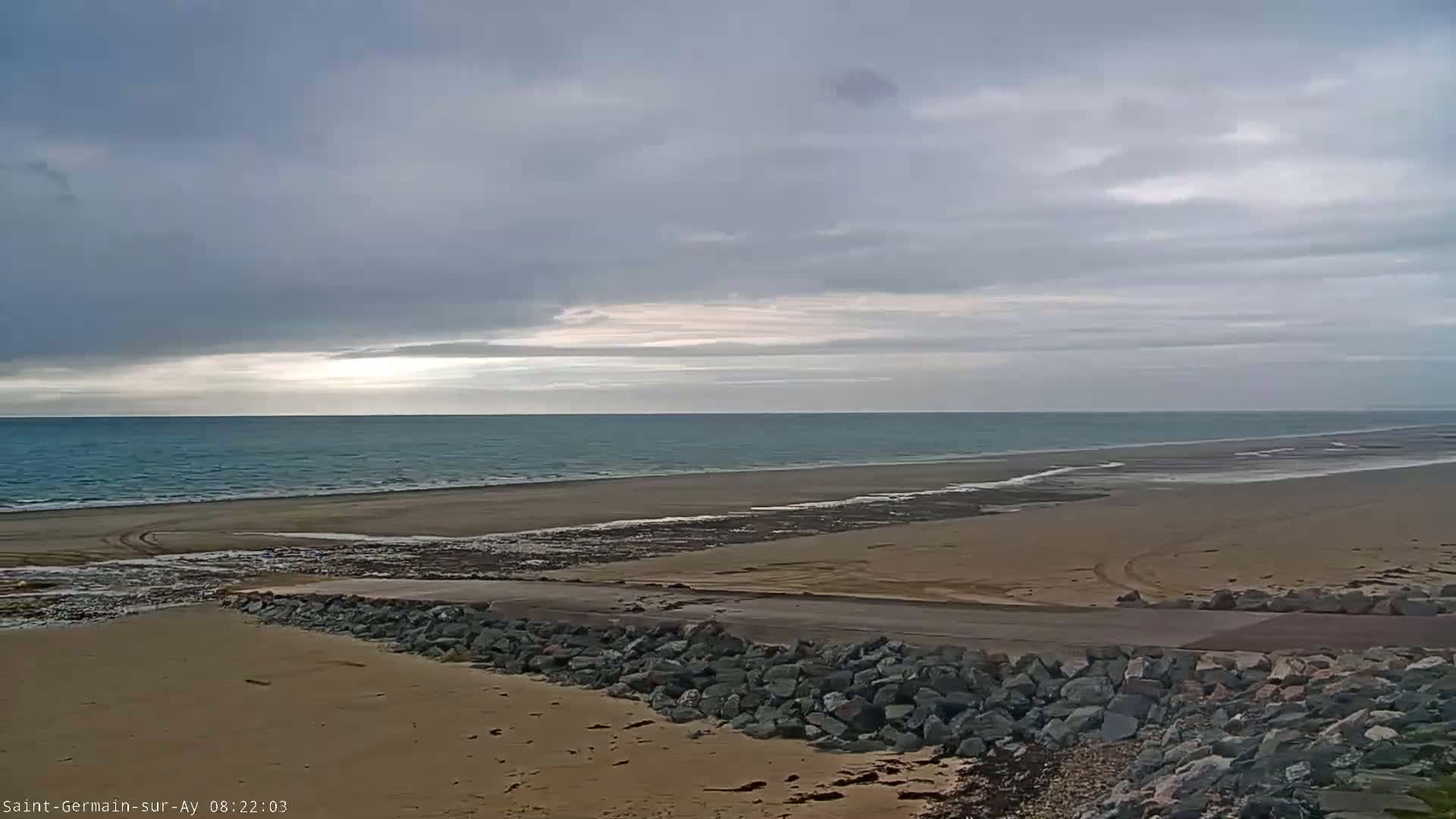 Plage de Saint-Germain-sur-Ay Beach Live Cam - Coutances, Manche, Normandie, France