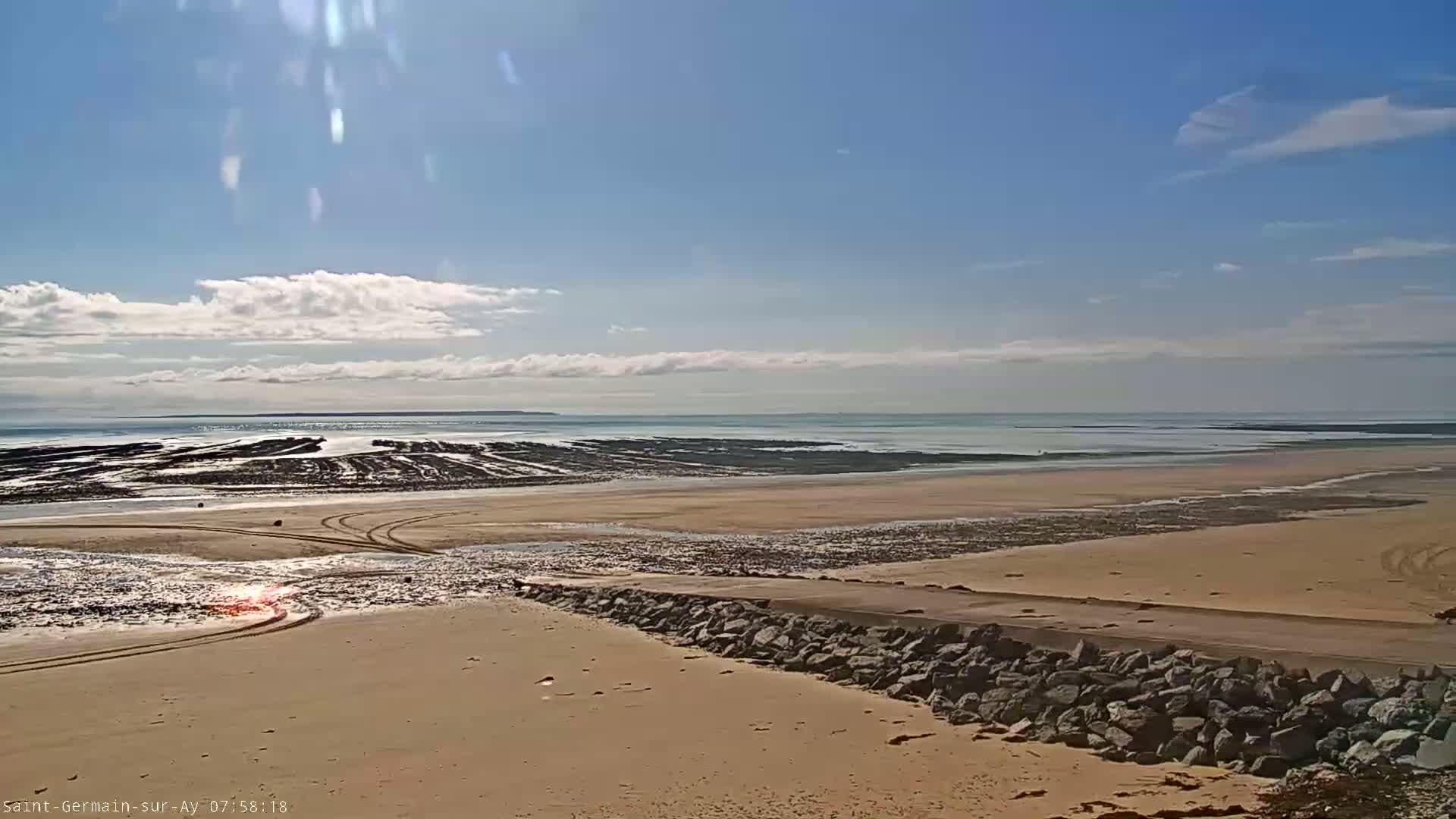 Plage de Saint-Germain-sur-Ay Beach Live Cam - Coutances, Manche, Normandie, France