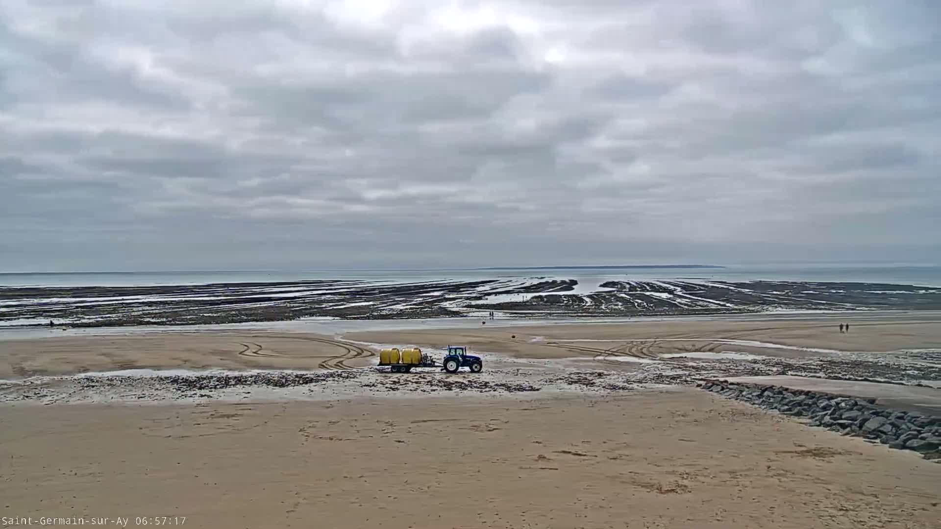 Plage de Saint-Germain-sur-Ay Beach Live Cam - Coutances, Manche, Normandie, France
