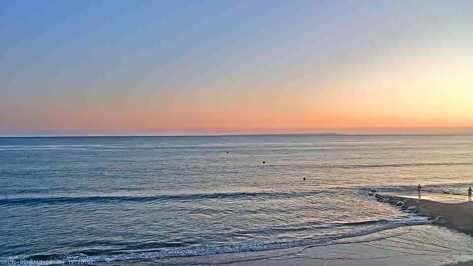 Plage de Saint-Germain-sur-Ay Beach Live Cam - Coutances, Manche, Normandie, France