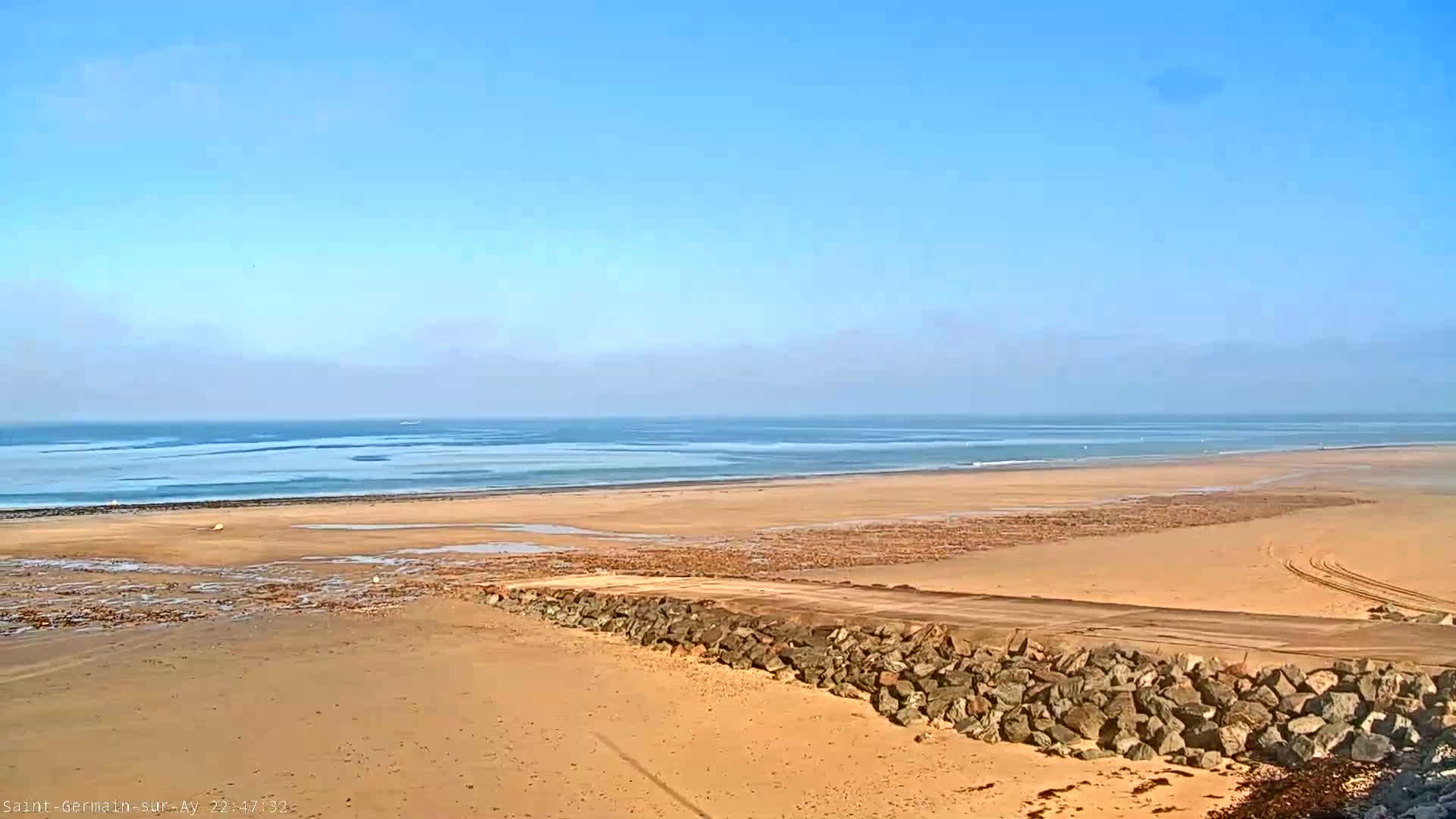 Plage de Saint-Germain-sur-Ay Beach Live Cam - Coutances, Manche, Normandie, France