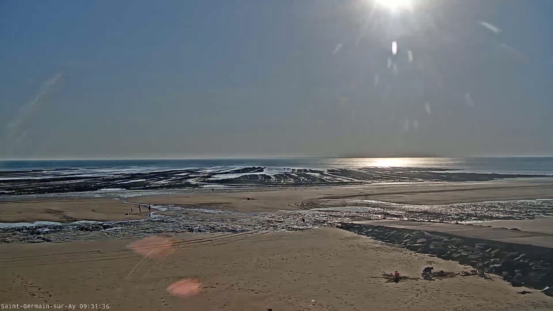 Plage de Saint-Germain-sur-Ay Beach Live Cam - Coutances, Manche, Normandie, France