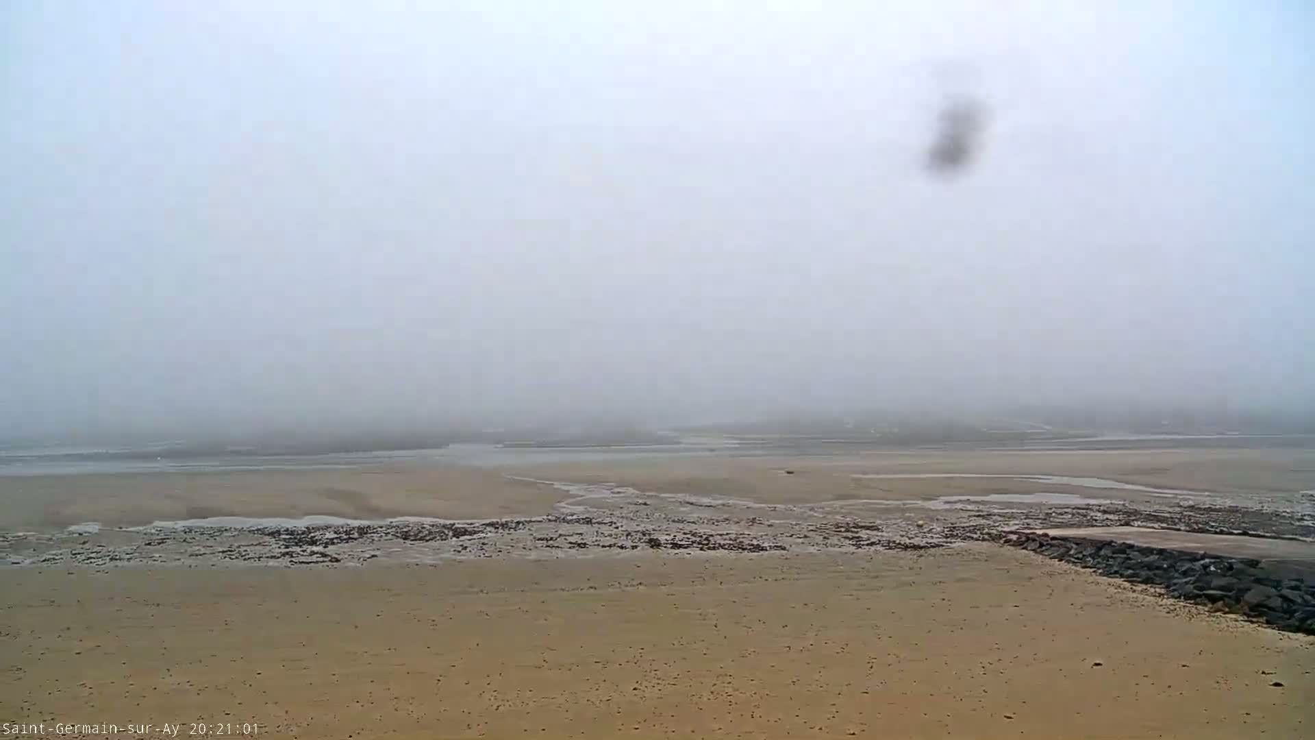 Plage de Saint-Germain-sur-Ay Beach Live Cam - Coutances, Manche, Normandie, France