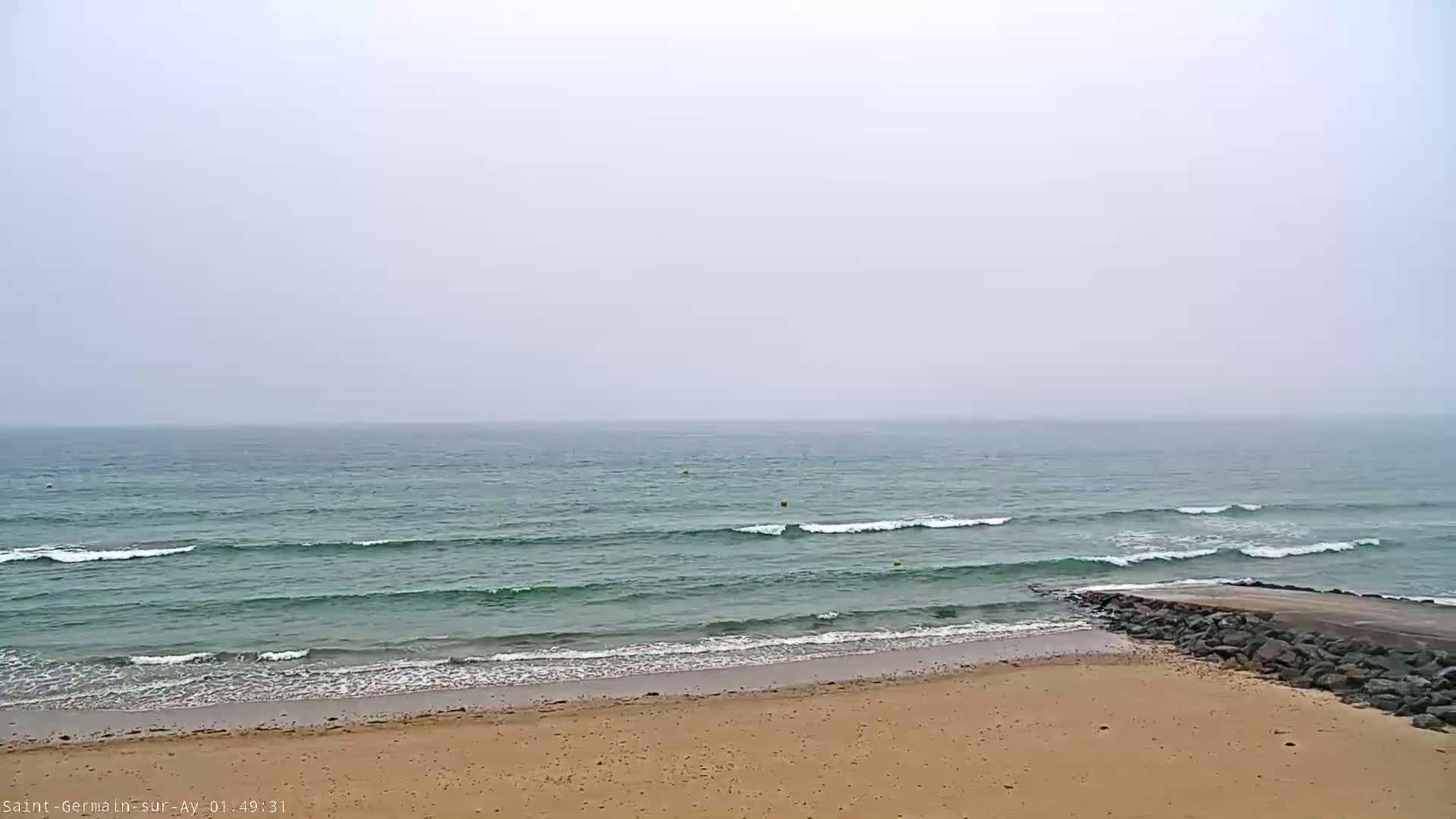 Plage de Saint-Germain-sur-Ay Beach Live Cam - Coutances, Manche, Normandie, France