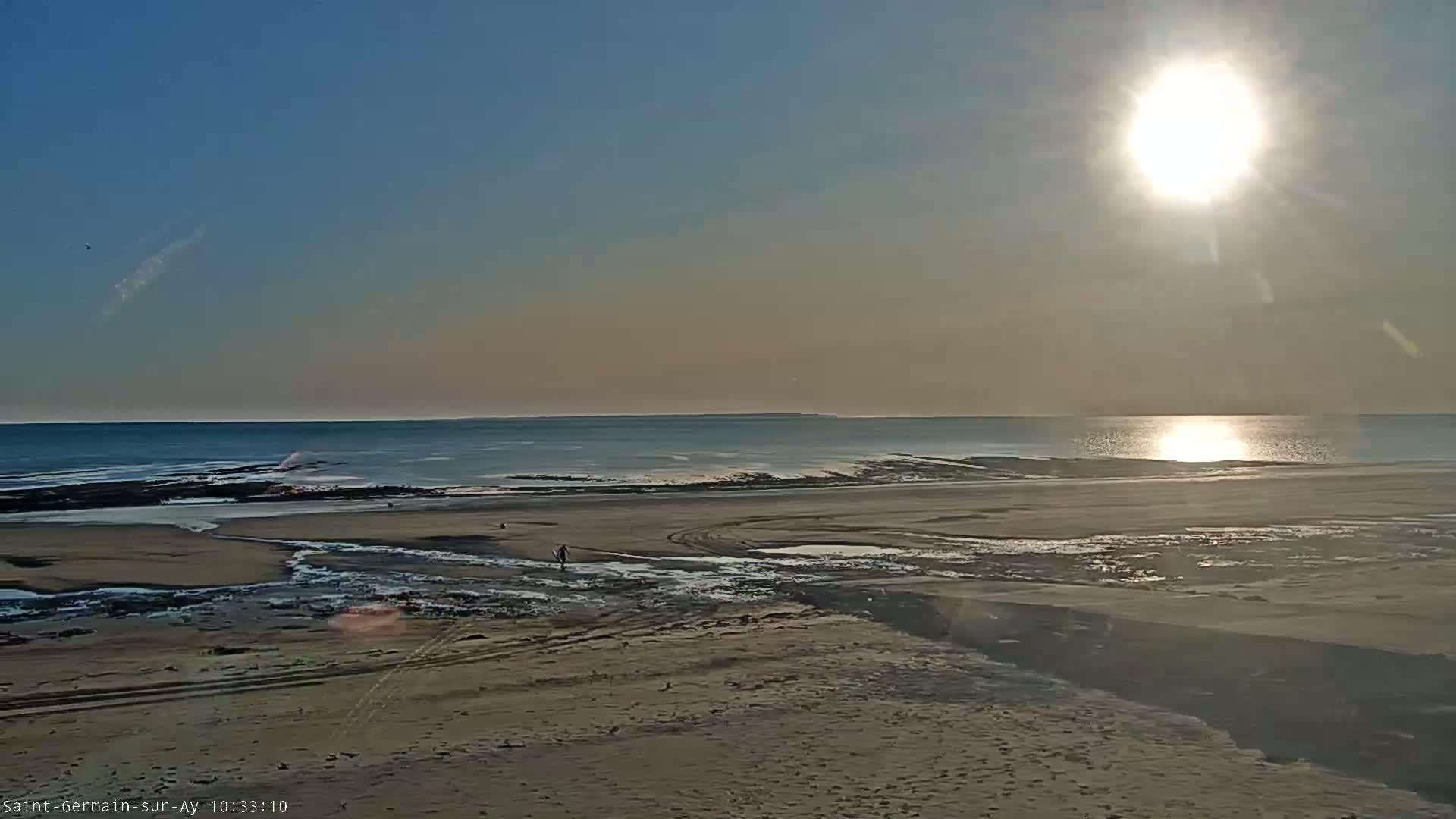 Plage de Saint-Germain-sur-Ay Beach Live Cam - Coutances, Manche, Normandie, France