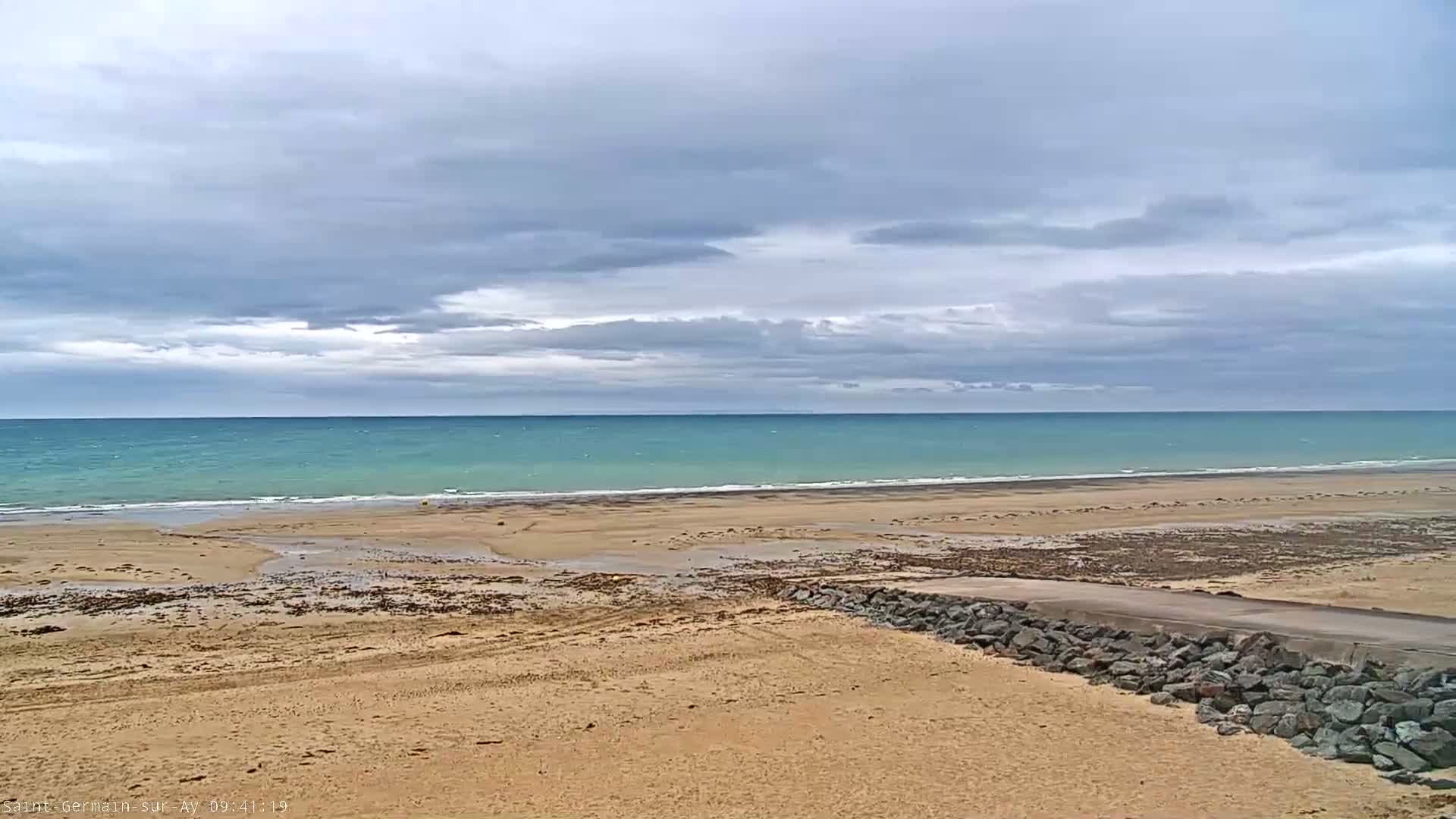 Plage de Saint-Germain-sur-Ay Beach Live Cam - Coutances, Manche, Normandie, France