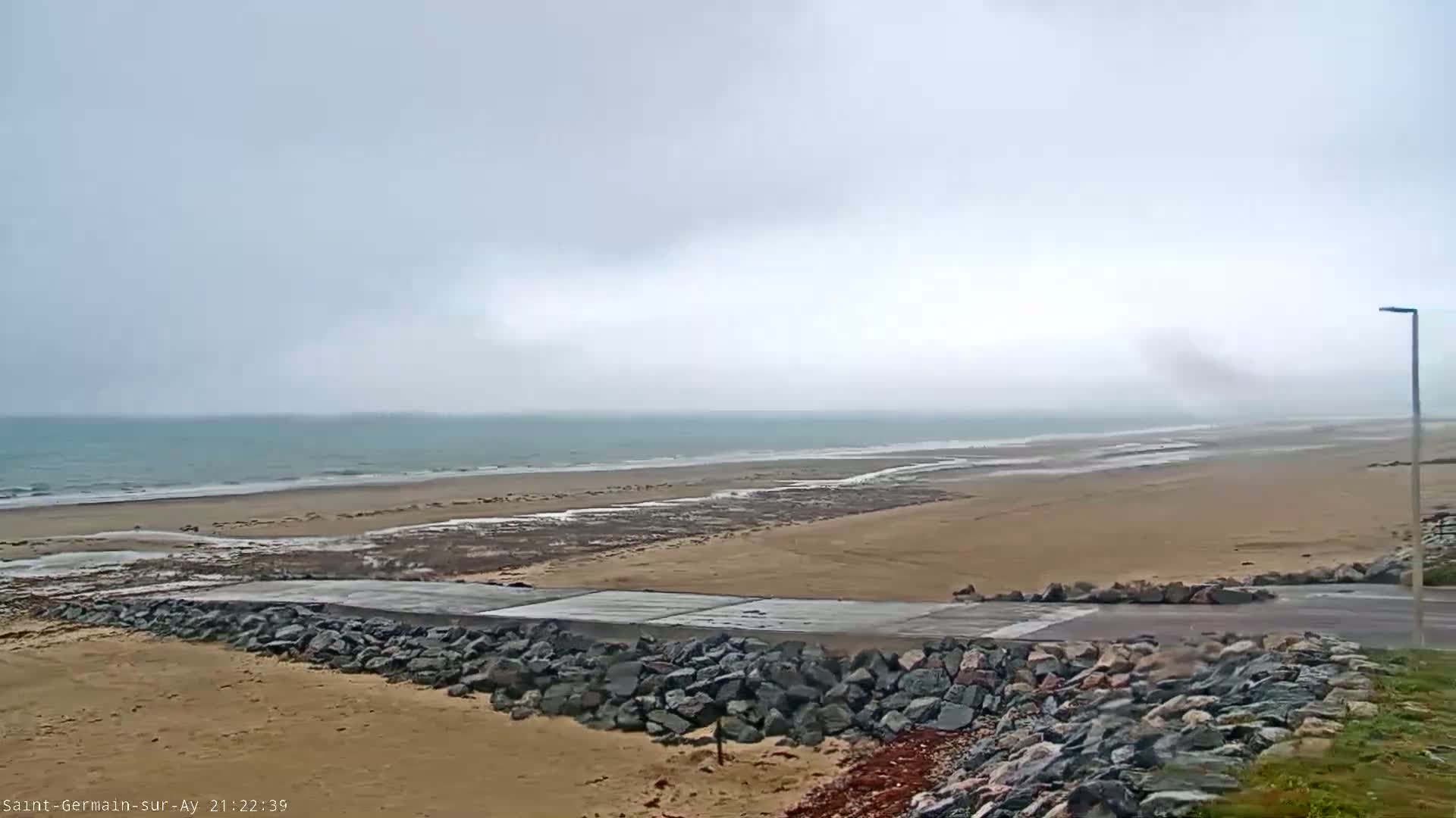 Plage de Saint-Germain-sur-Ay Beach Live Cam - Coutances, Manche, Normandie, France