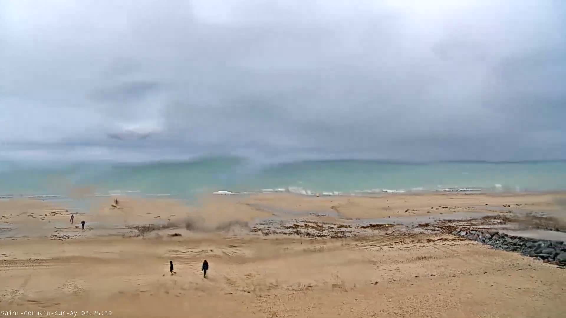 Plage de Saint-Germain-sur-Ay Beach Live Cam - Coutances, Manche, Normandie, France