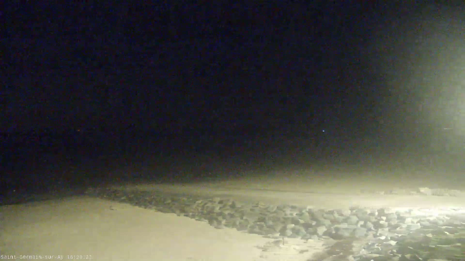 Plage de Saint-Germain-sur-Ay Beach Live Cam - Coutances, Manche, Normandie, France