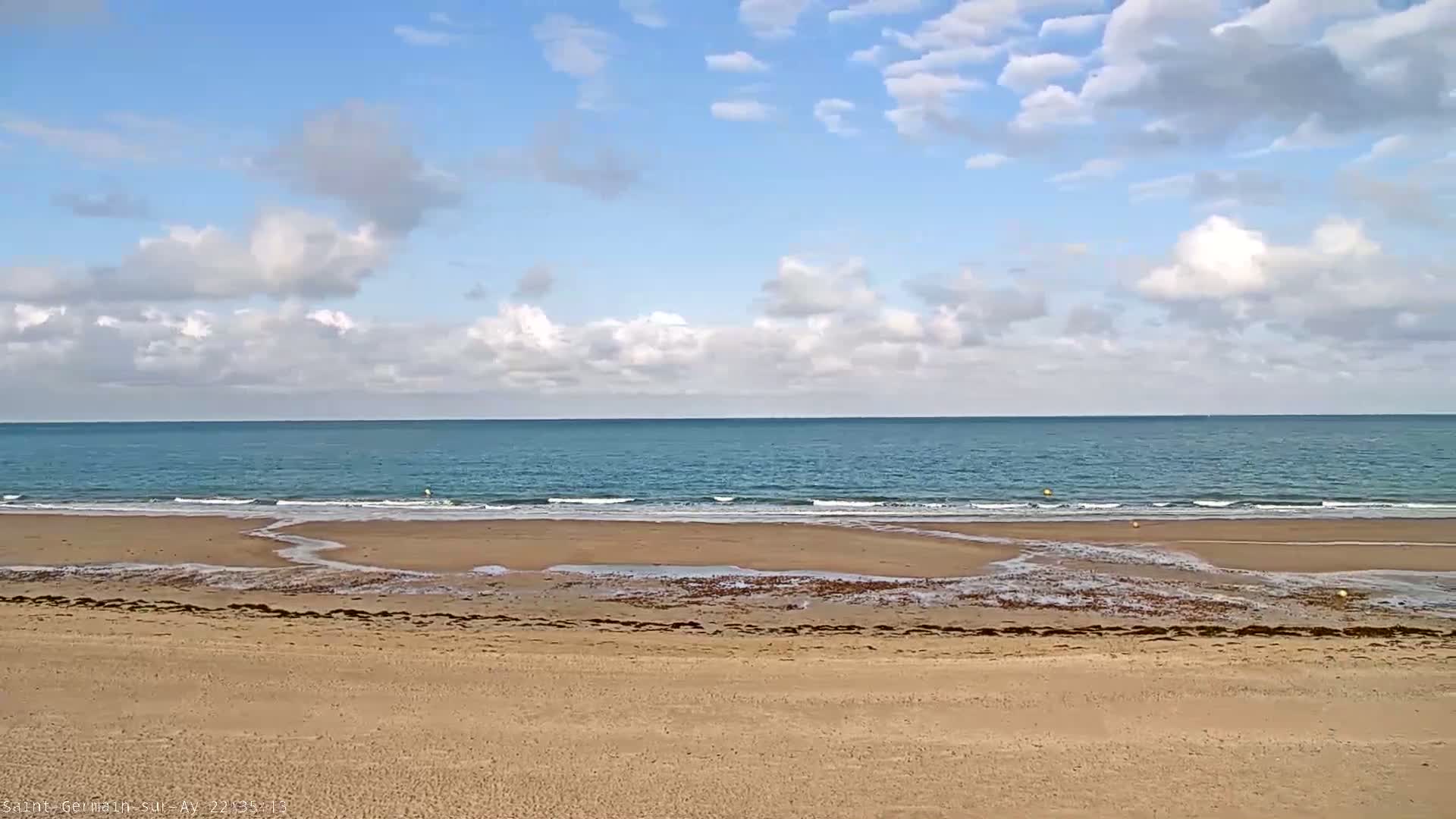 Plage de Saint-Germain-sur-Ay Beach Live Cam - Coutances, Manche, Normandie, France