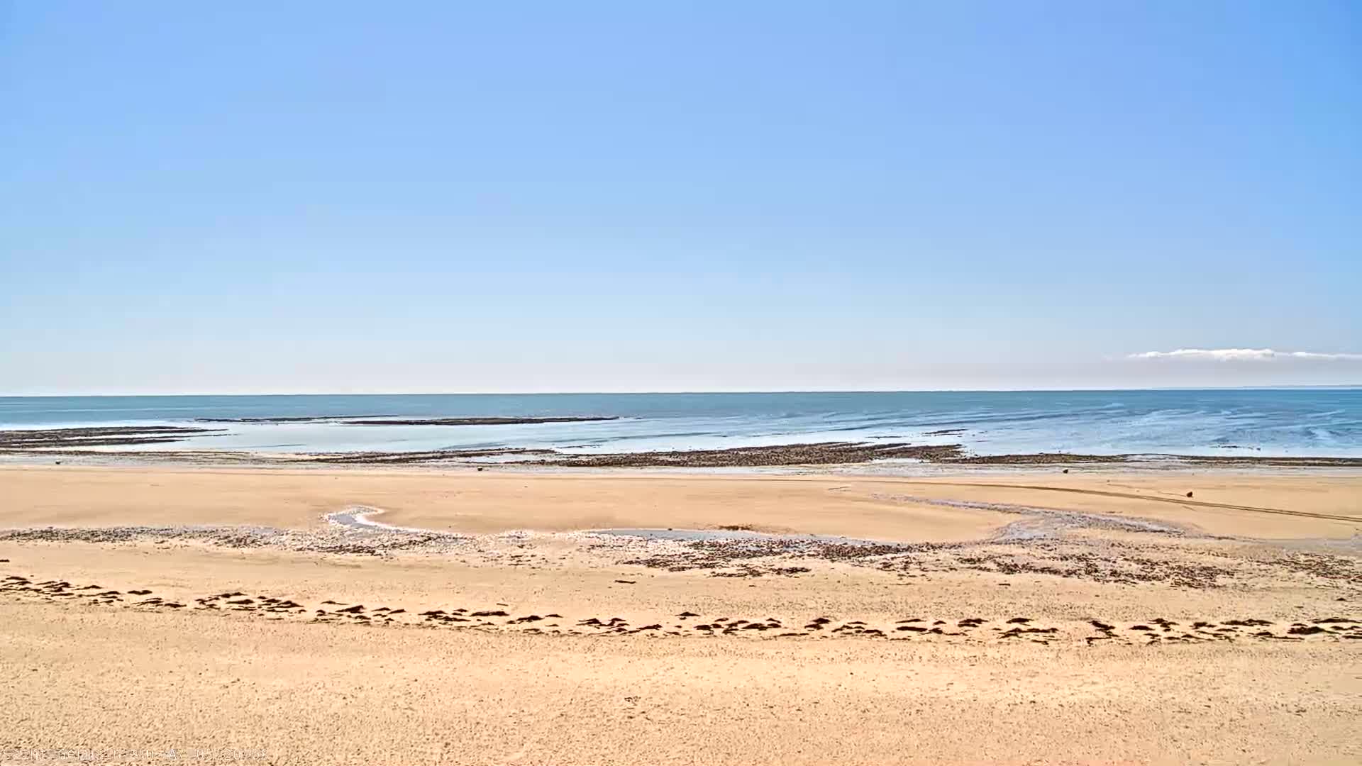 Plage de Saint-Germain-sur-Ay Beach Live Cam - Coutances, Manche, Normandie, France