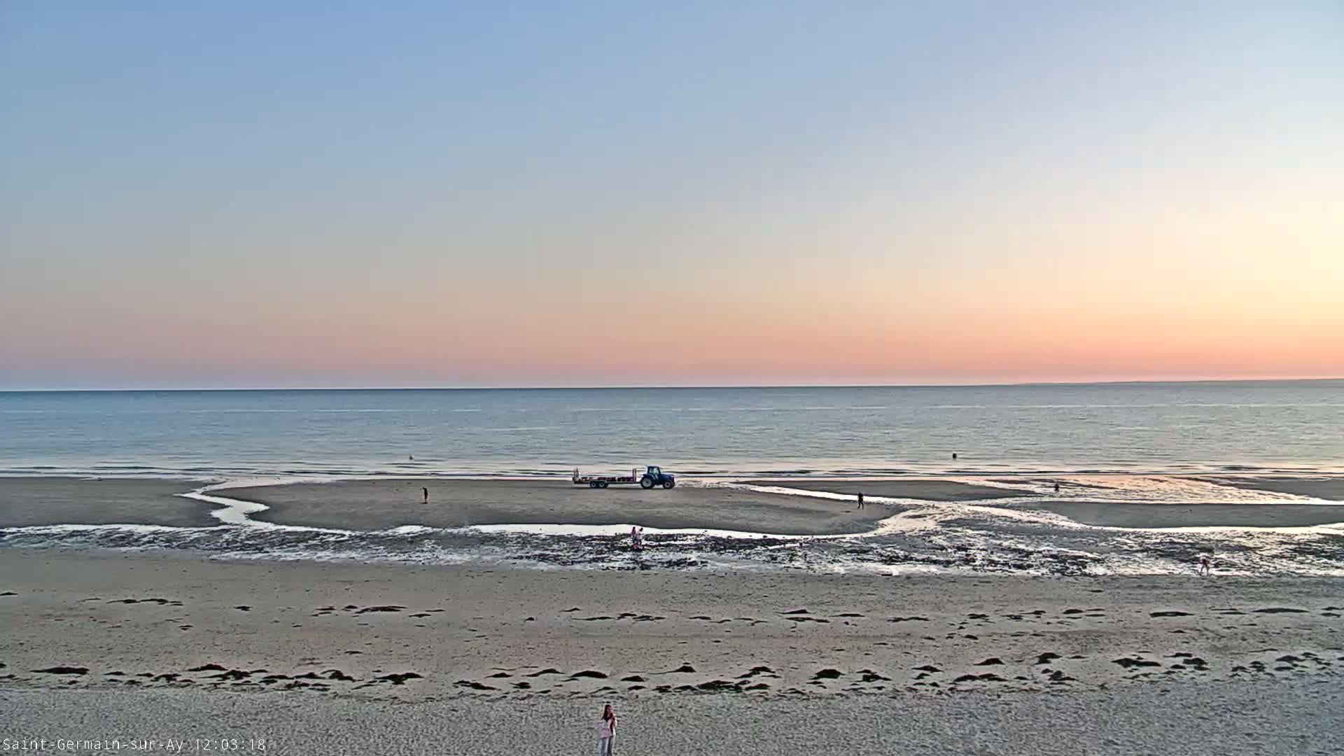 Plage de Saint-Germain-sur-Ay Beach Live Cam - Coutances, Manche, Normandie, France