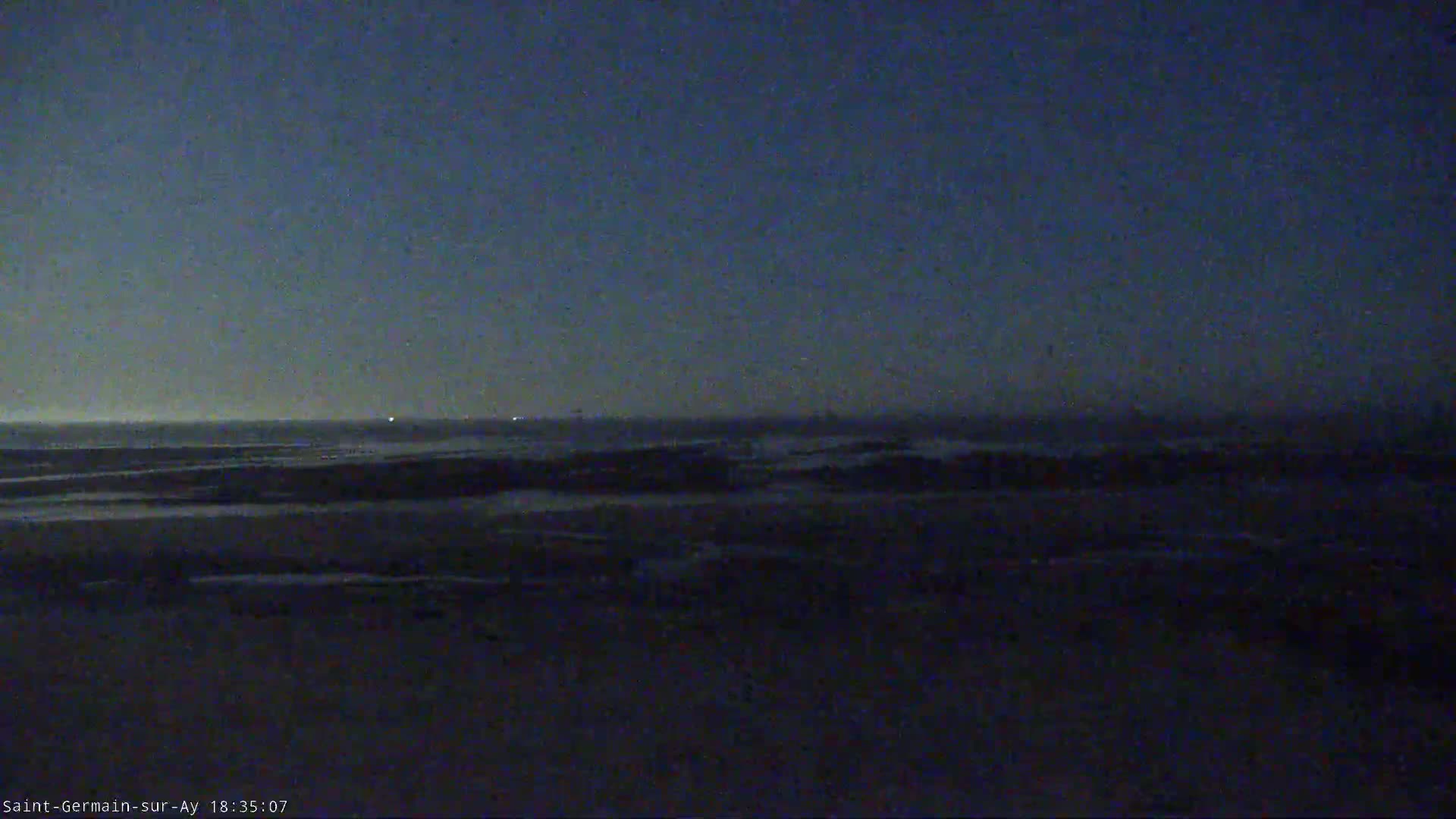 Plage de Saint-Germain-sur-Ay Beach Live Cam - Coutances, Manche, Normandie, France