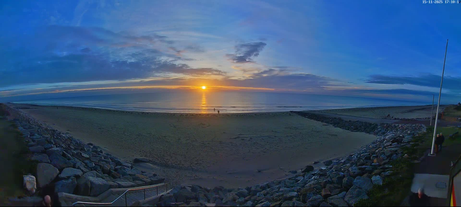 Plage de Saint-Germain-sur-Ay Beach Live Cam - Coutances, Manche, Normandie, France