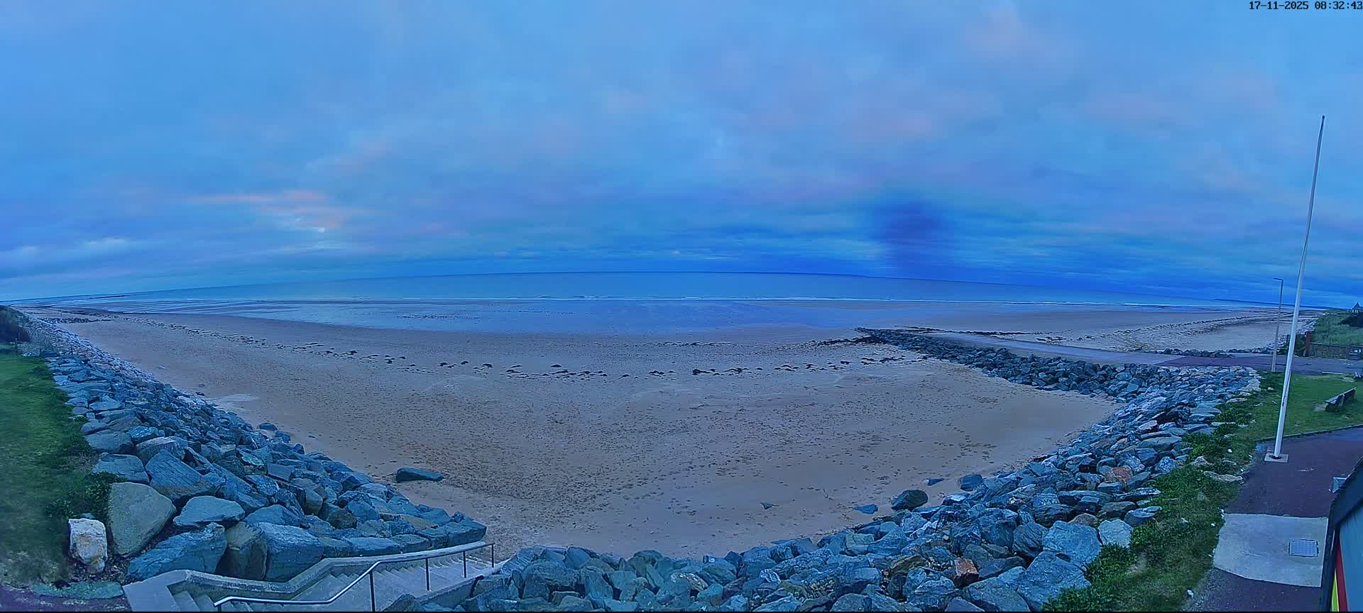 Plage de Saint-Germain-sur-Ay Beach Live Cam - Coutances, Manche, Normandie, France
